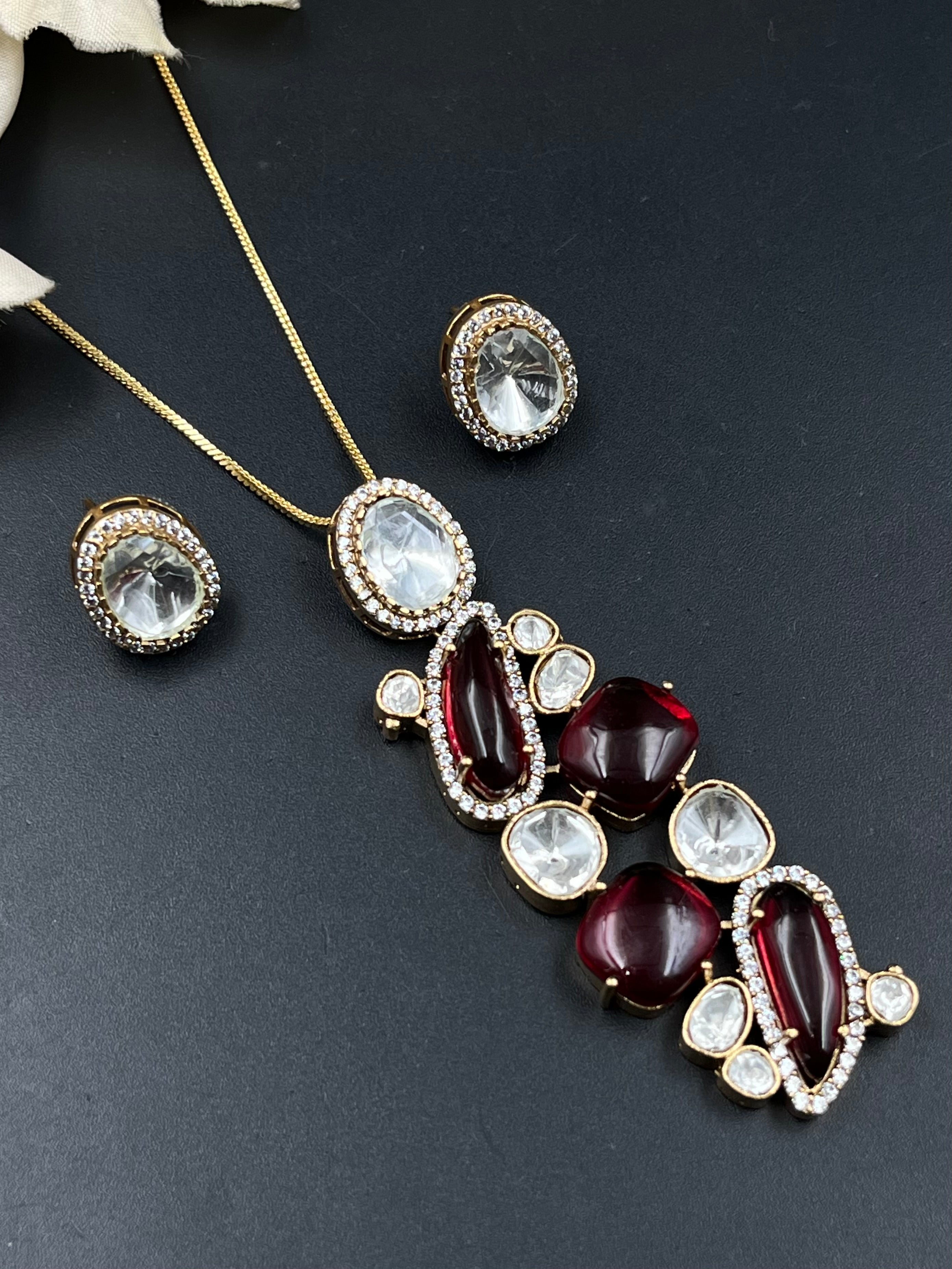 LIYAS PENDANT