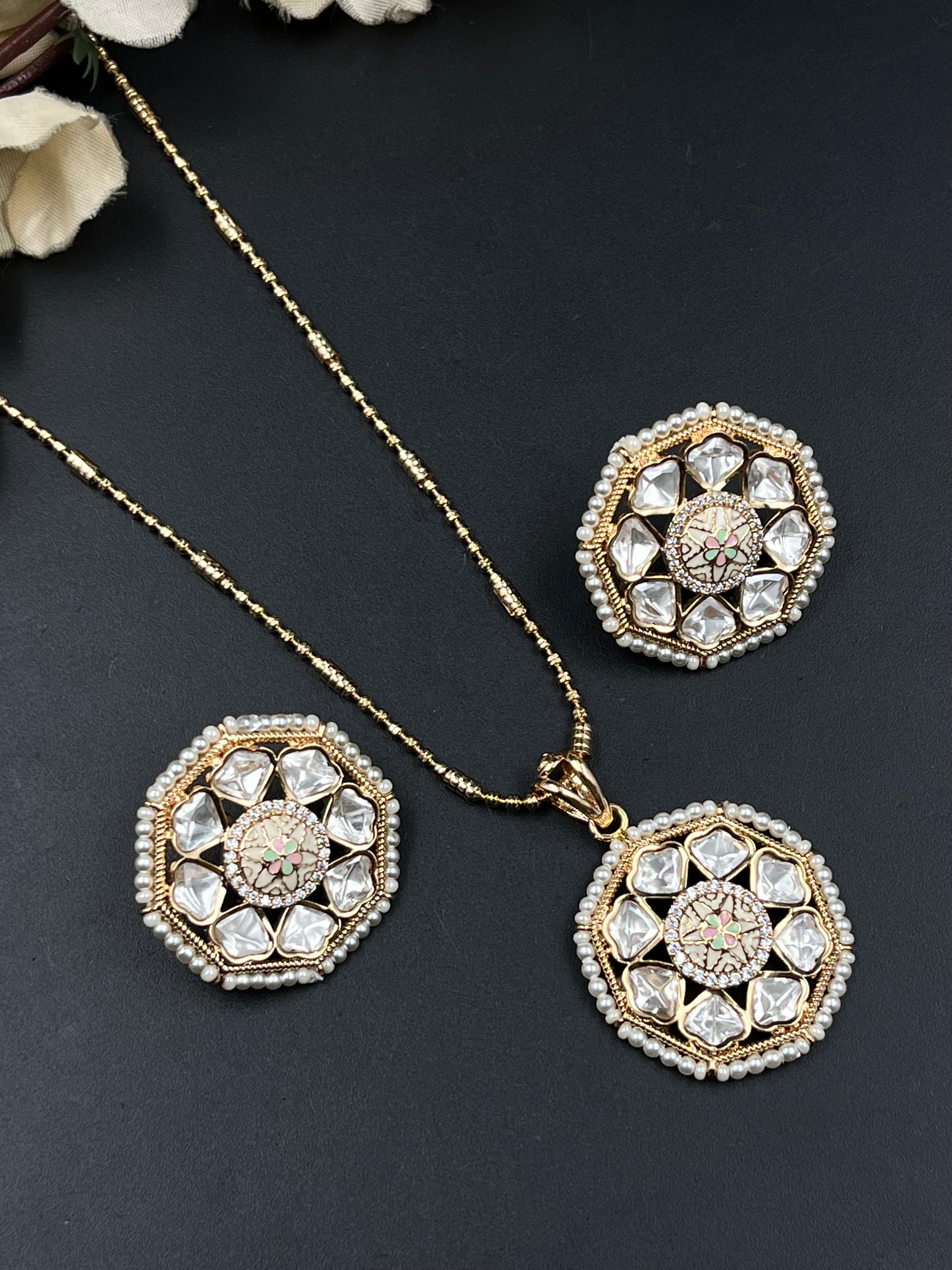 SIYAS PENDANT
