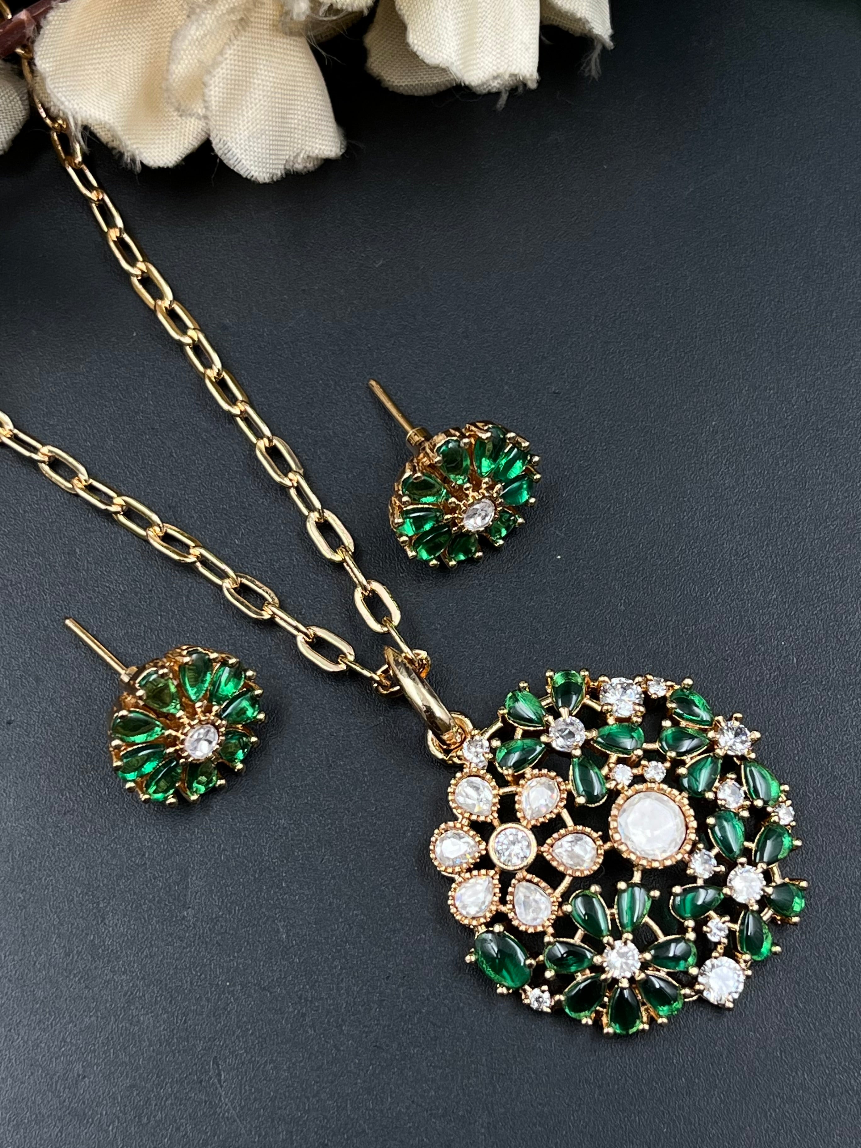 RIYAS PENDANT