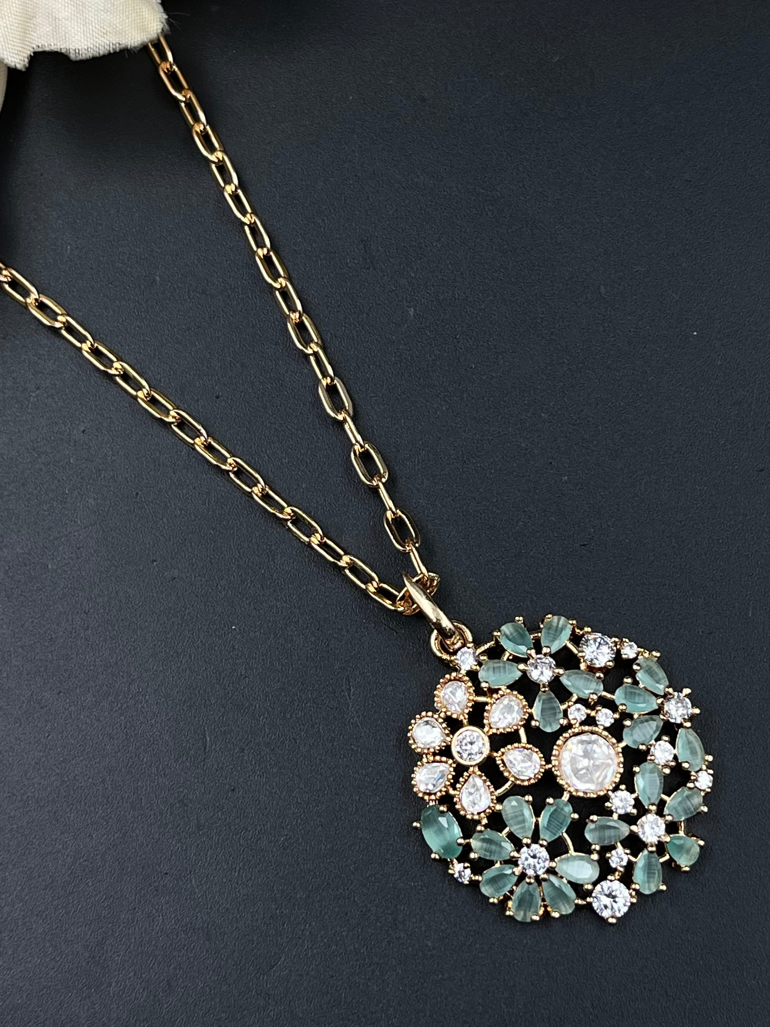 RIYAS PENDANT