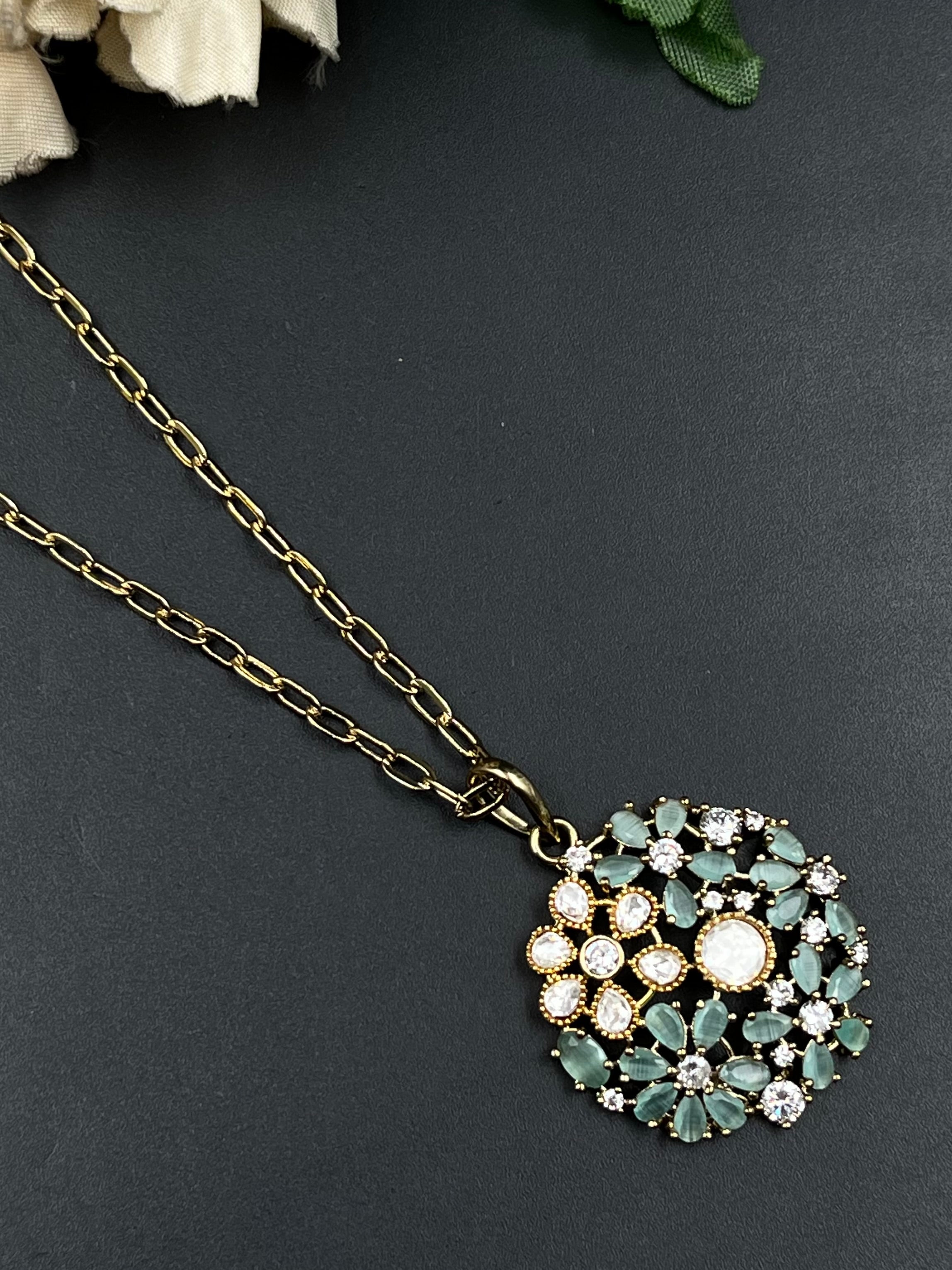 RIYAS PENDANT