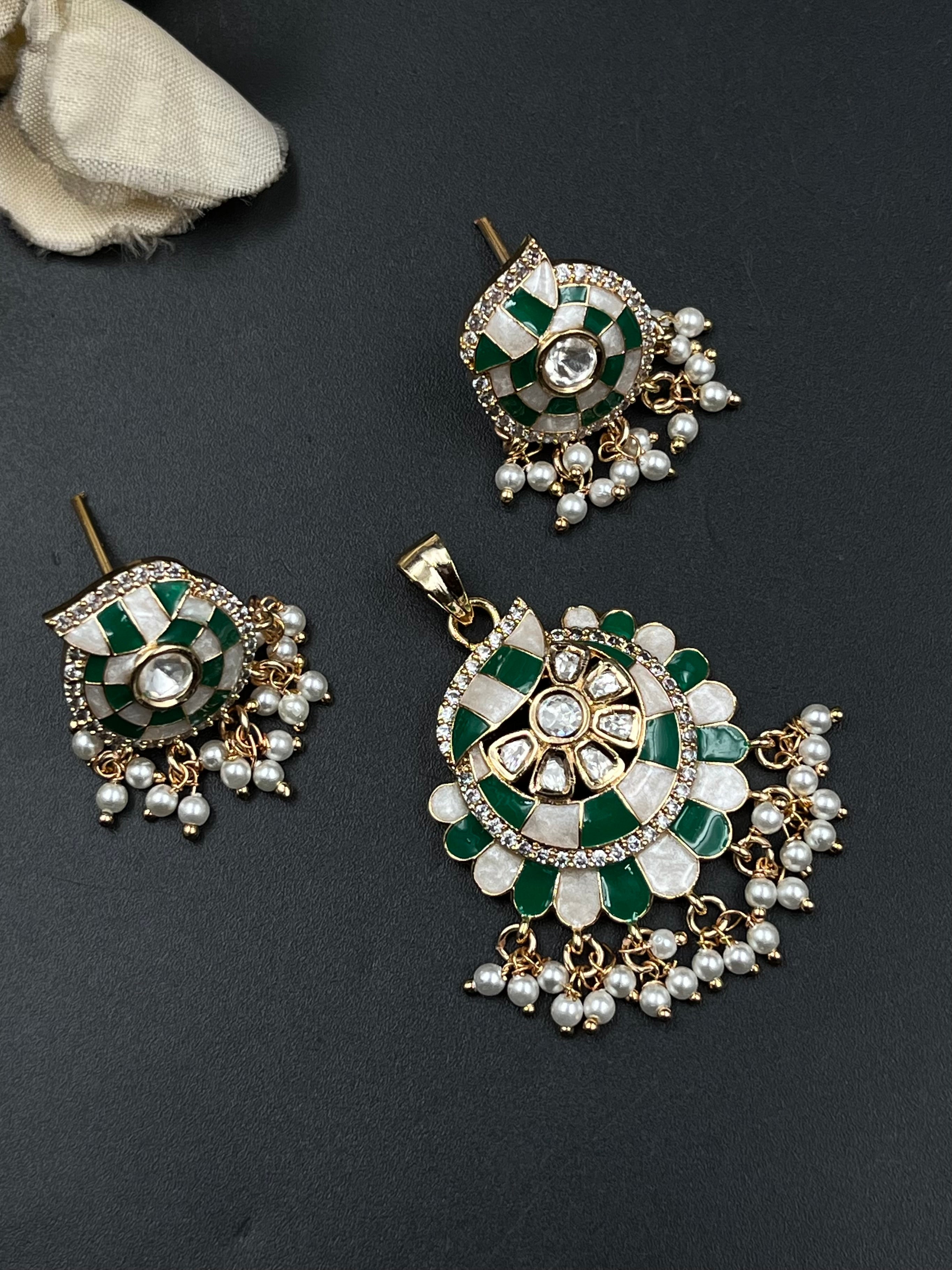 DIYAS PENDANT