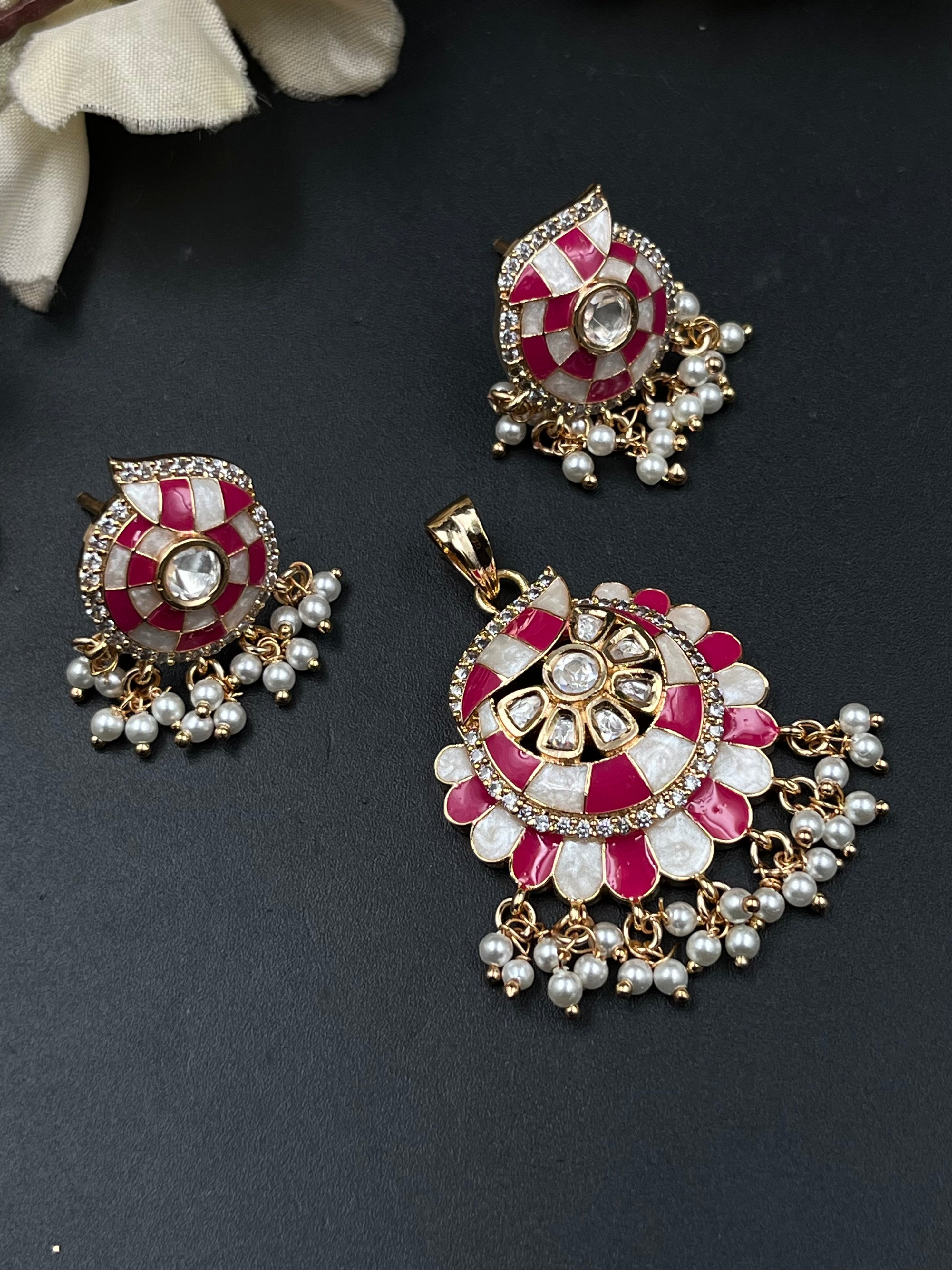 DIYAS PENDANT