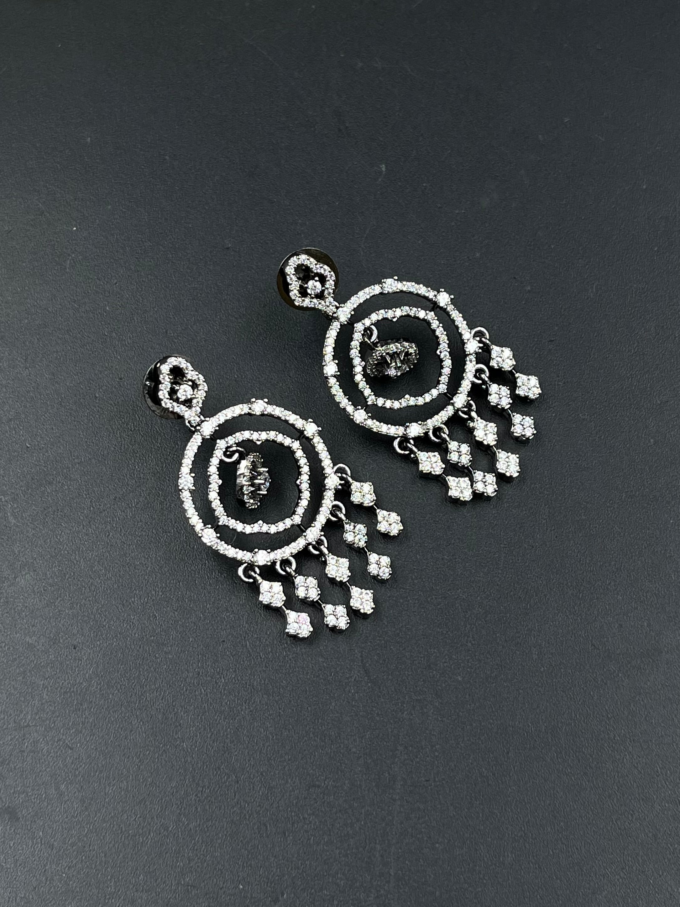 WIYAS EARRING