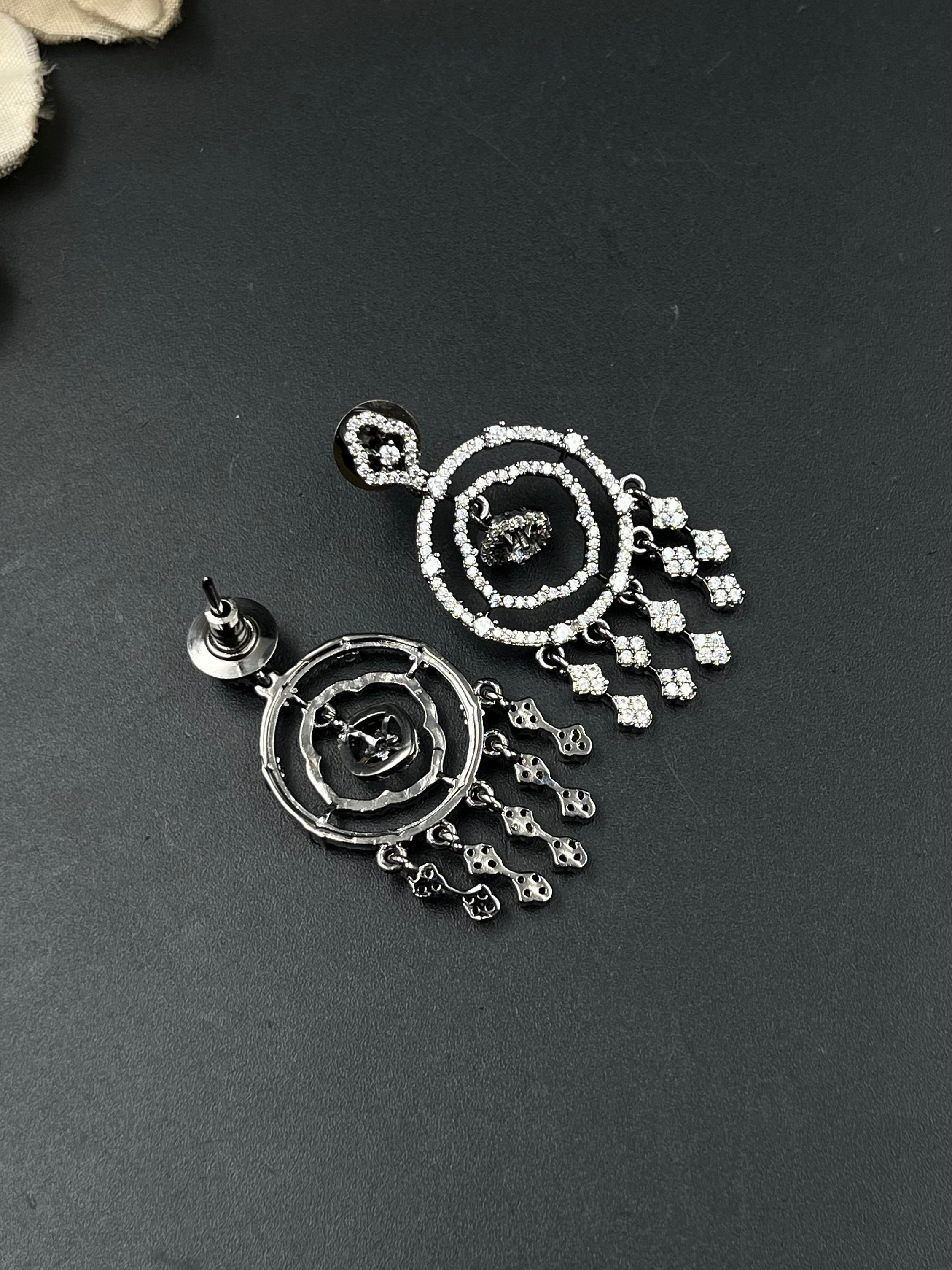 WIYAS EARRING