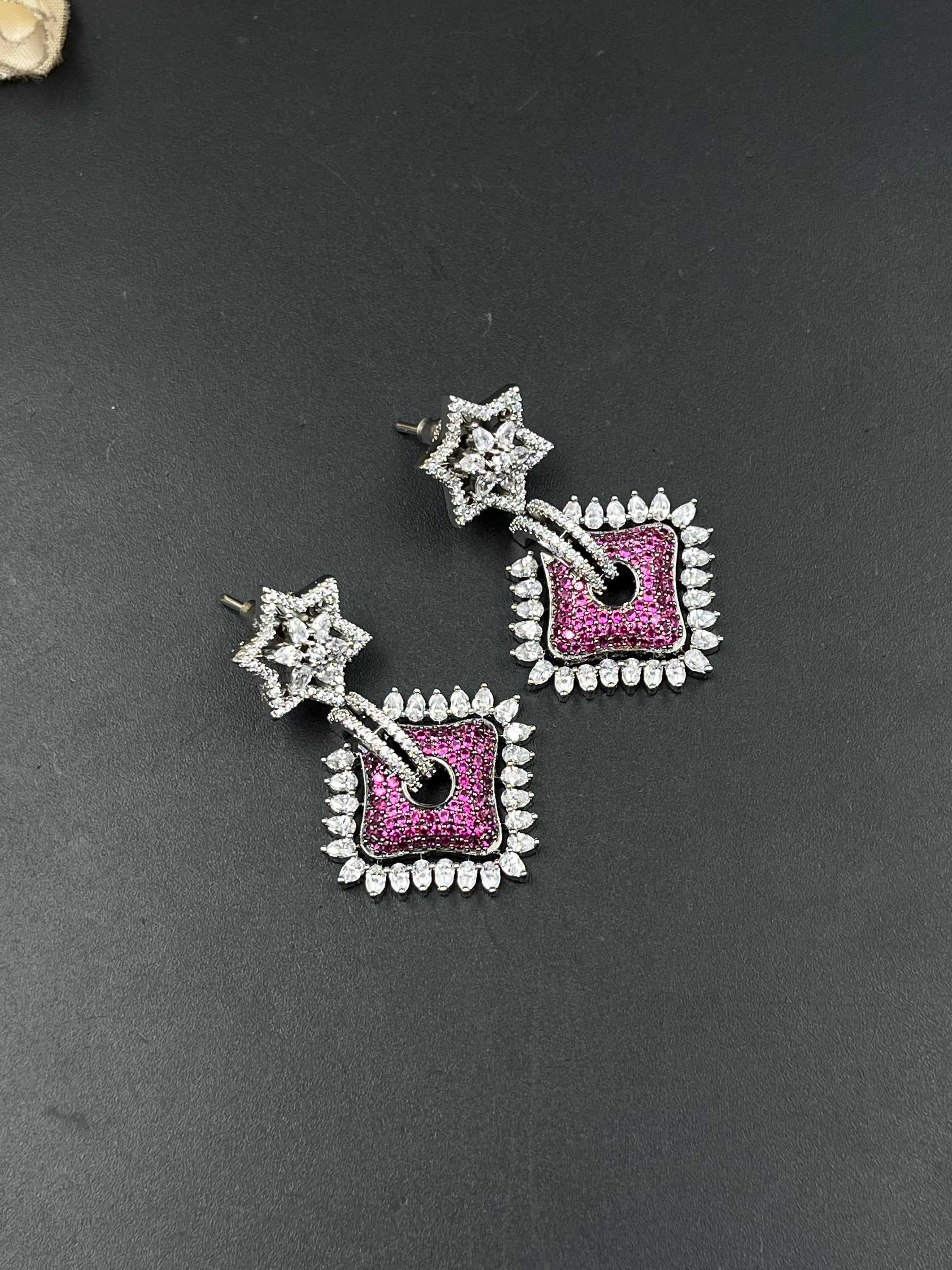 LIYAS EARRING