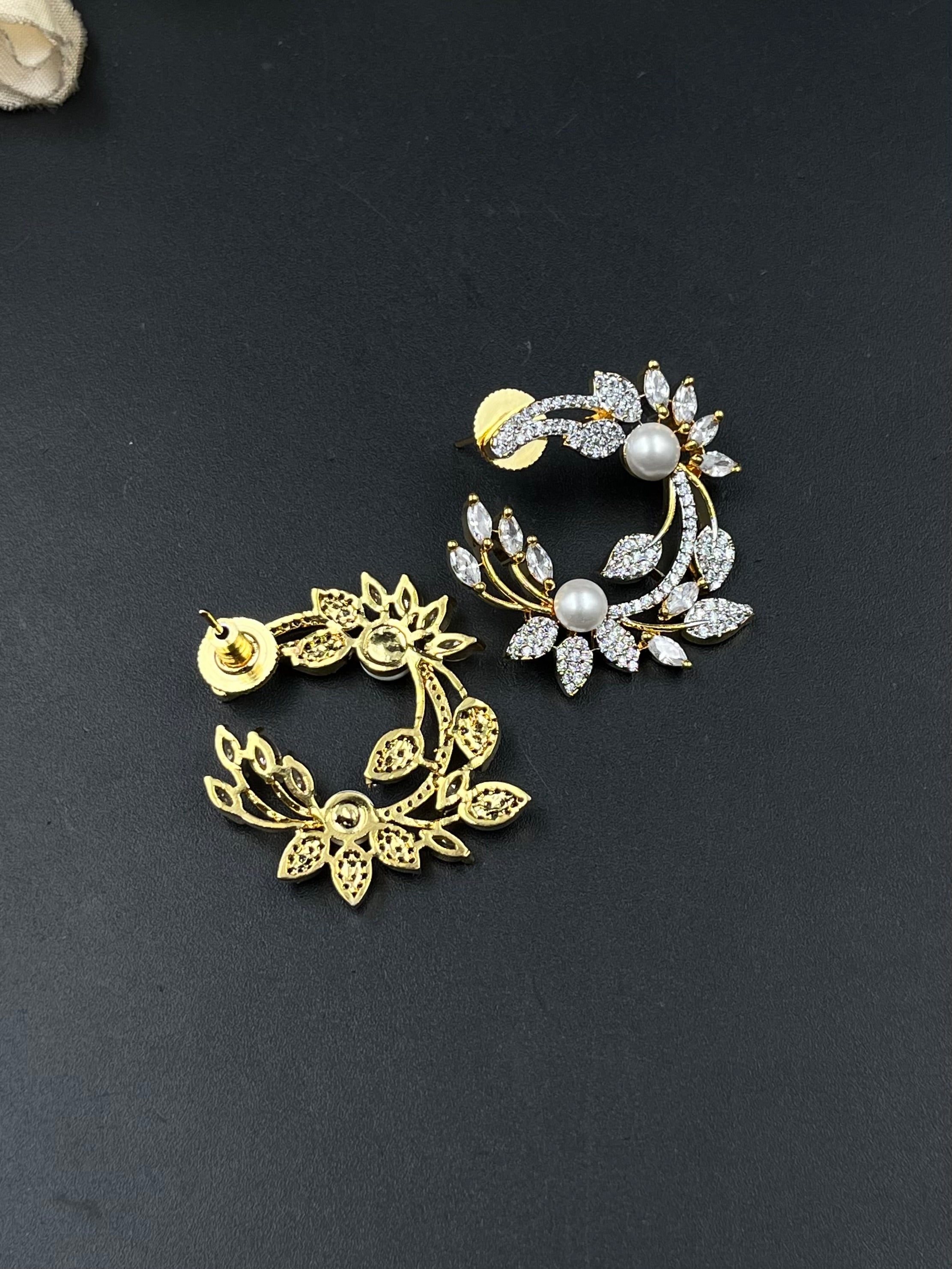 YIASH EARRING
