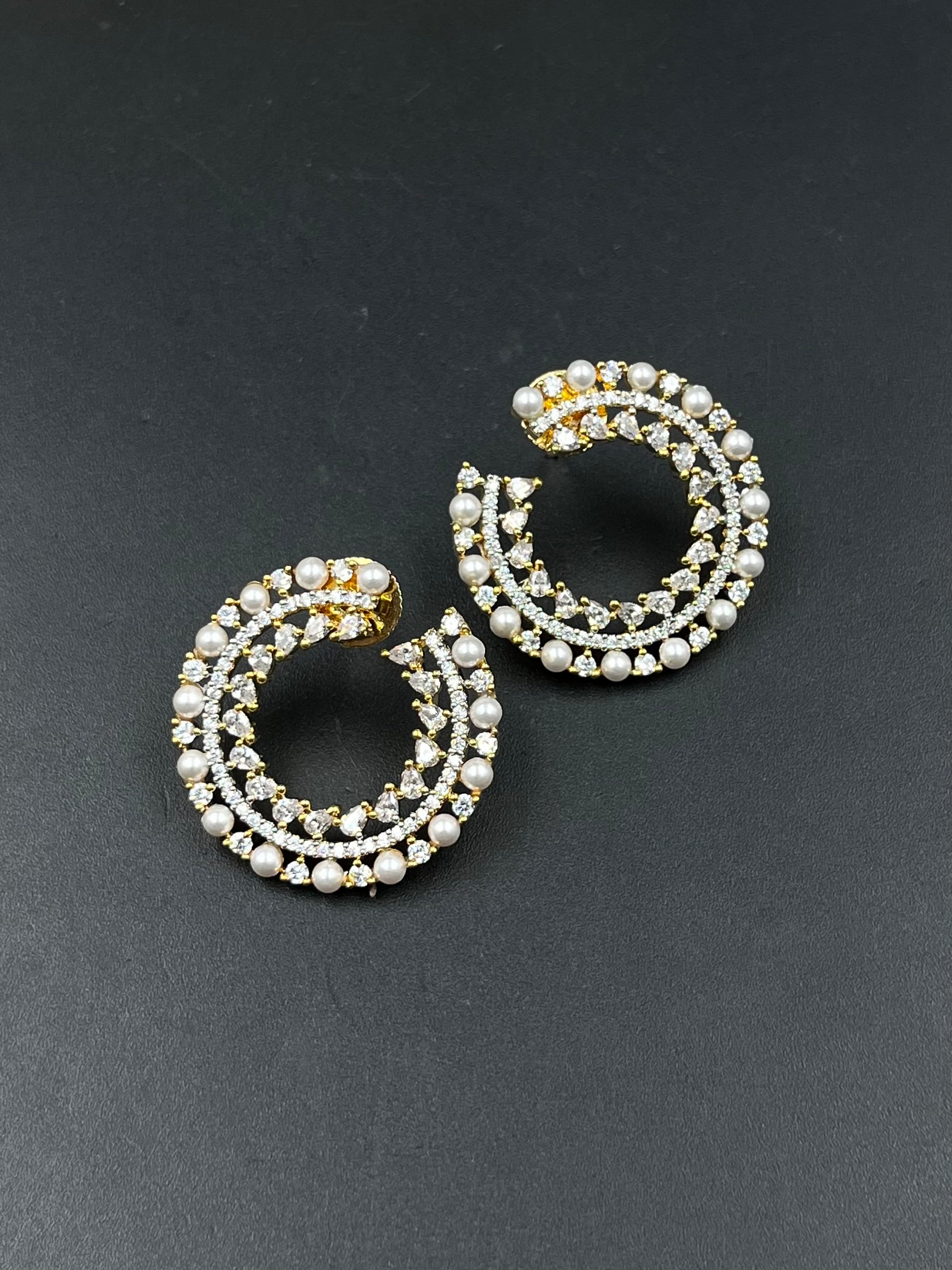 TIYA EARRING