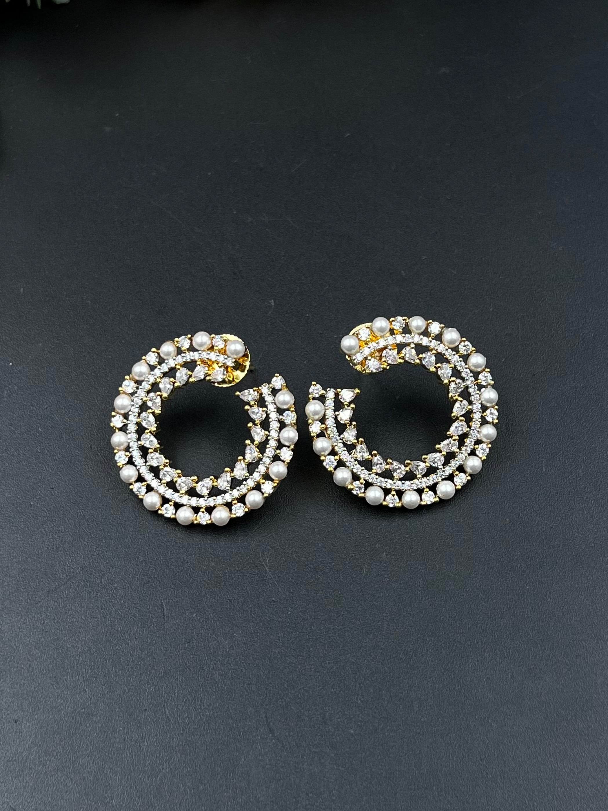 TIYA EARRING