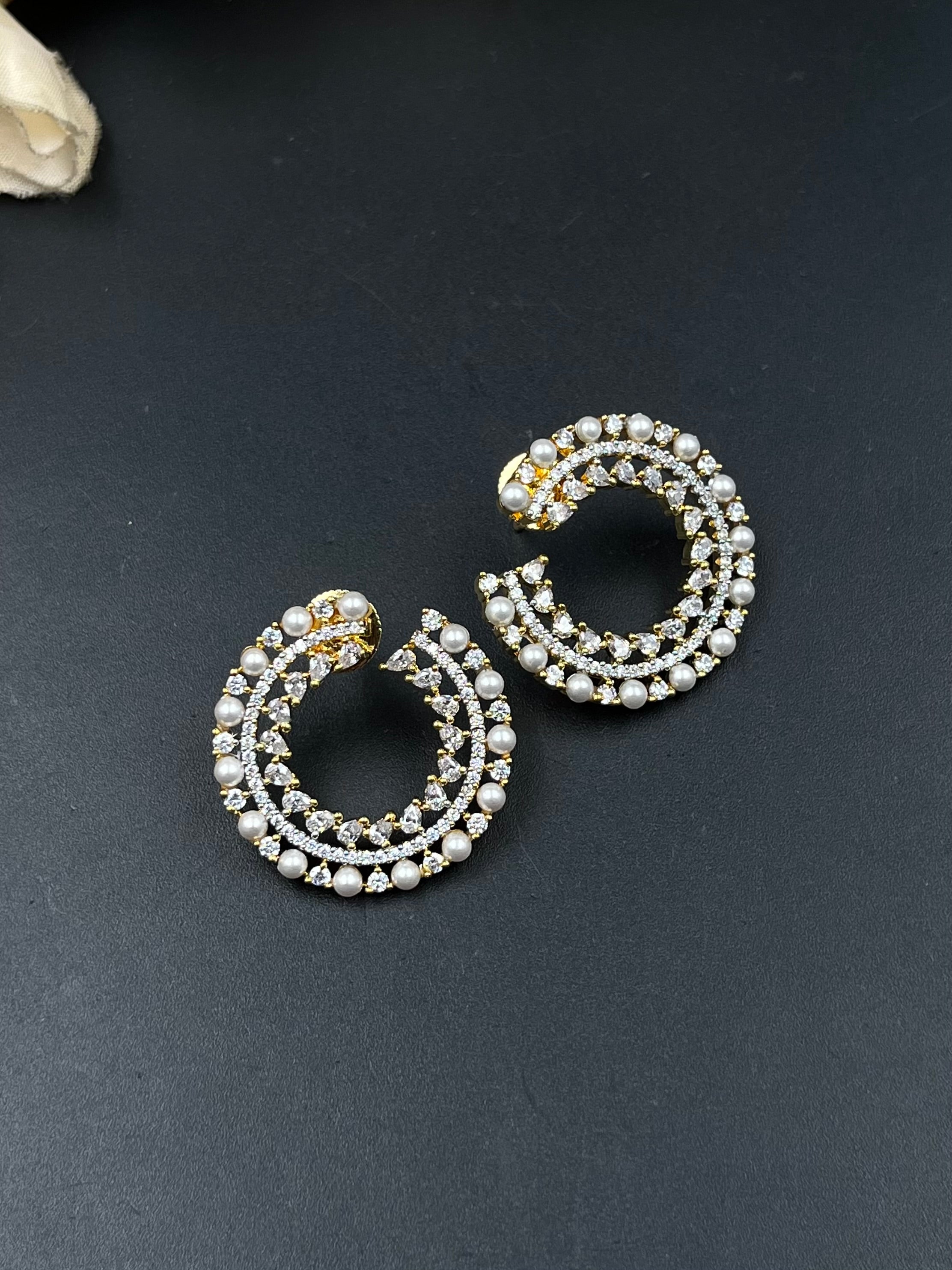 TIYA EARRING