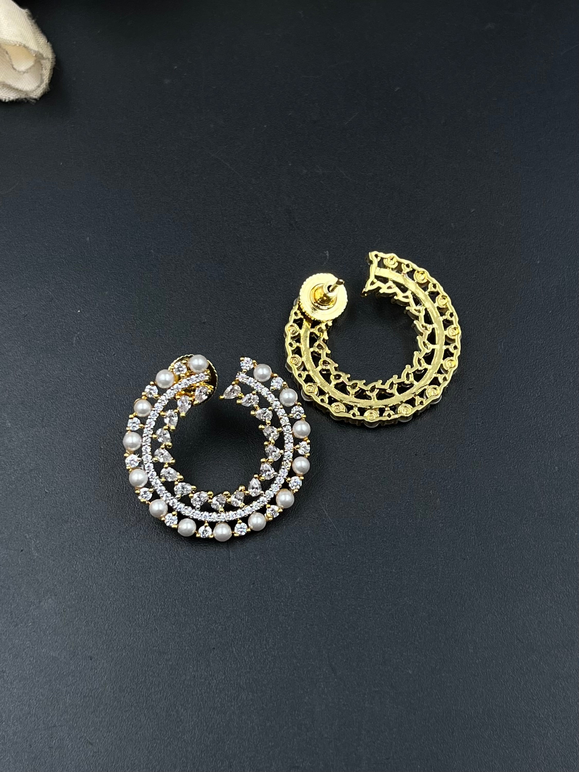 TIYA EARRING