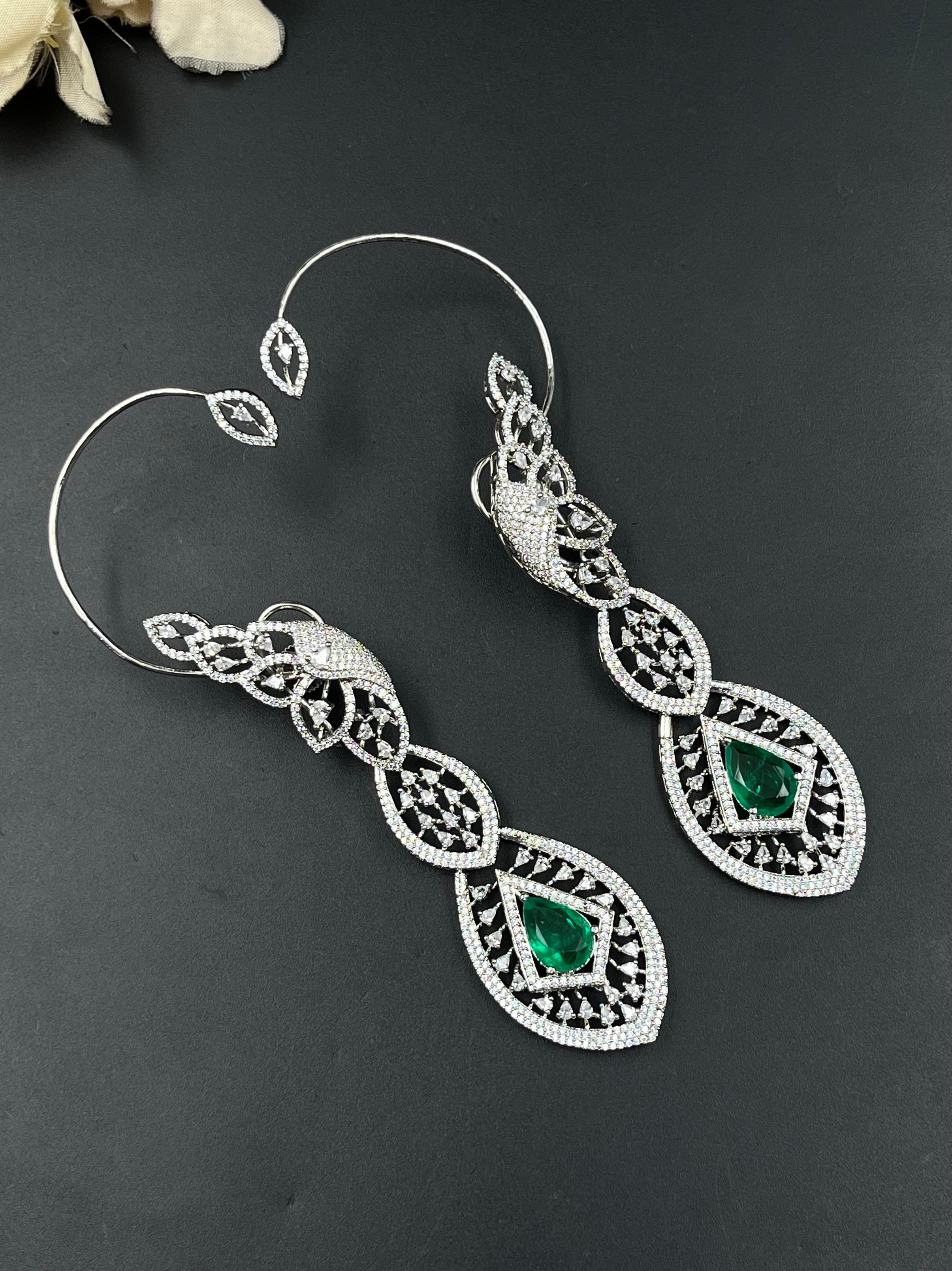 NIYA EARRING