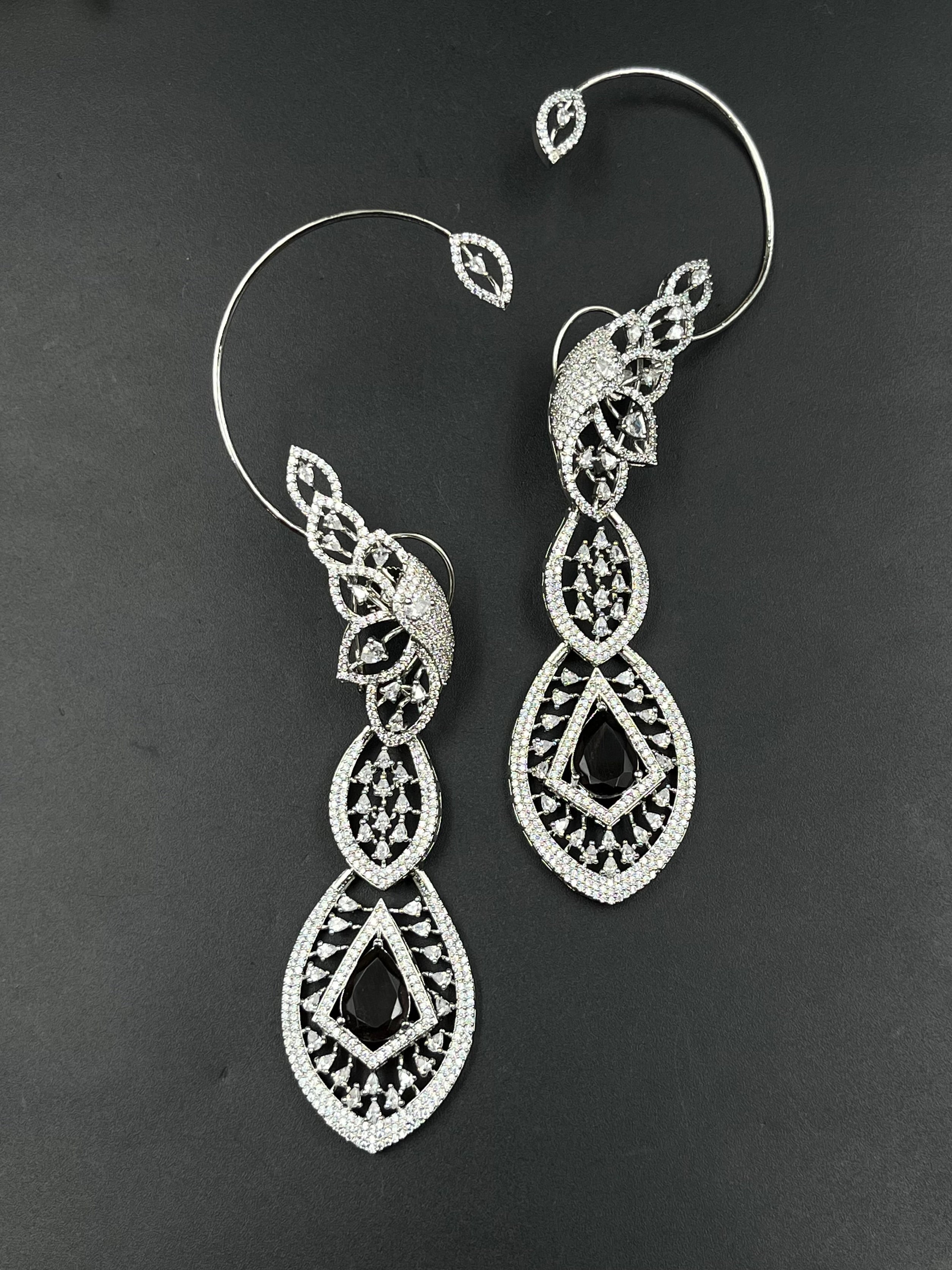 NIYA EARRING