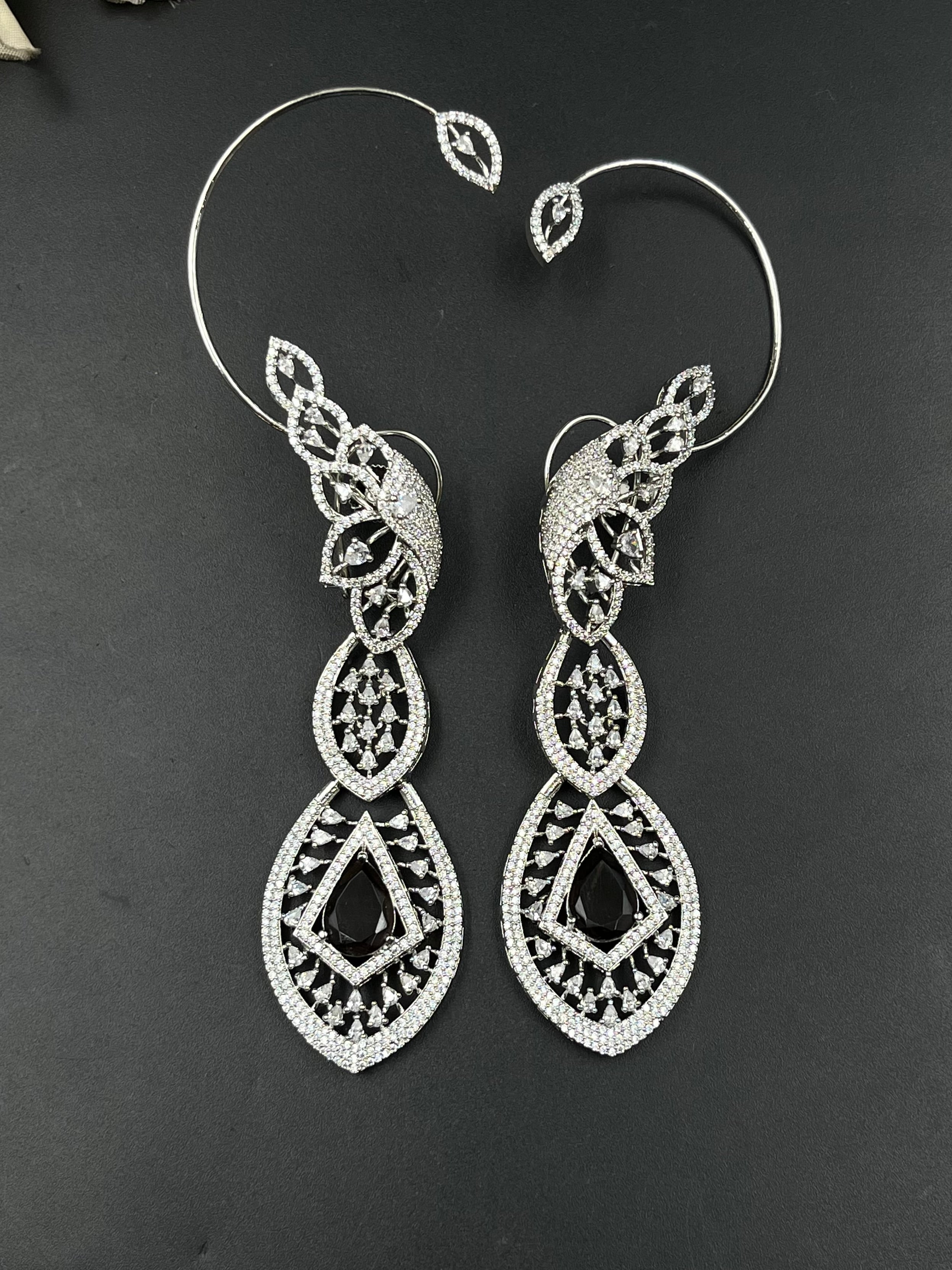 NIYA EARRING
