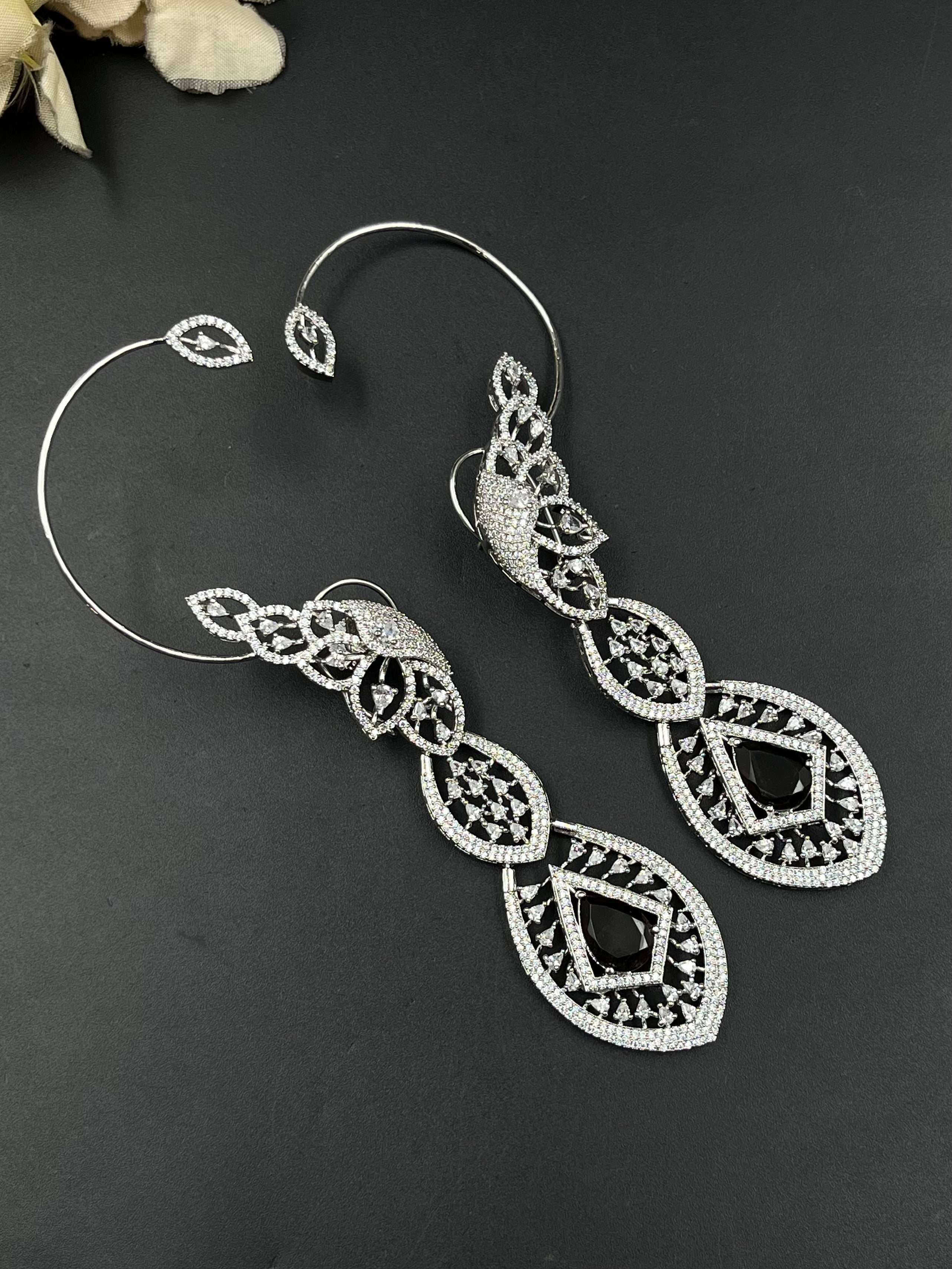 NIYA EARRING