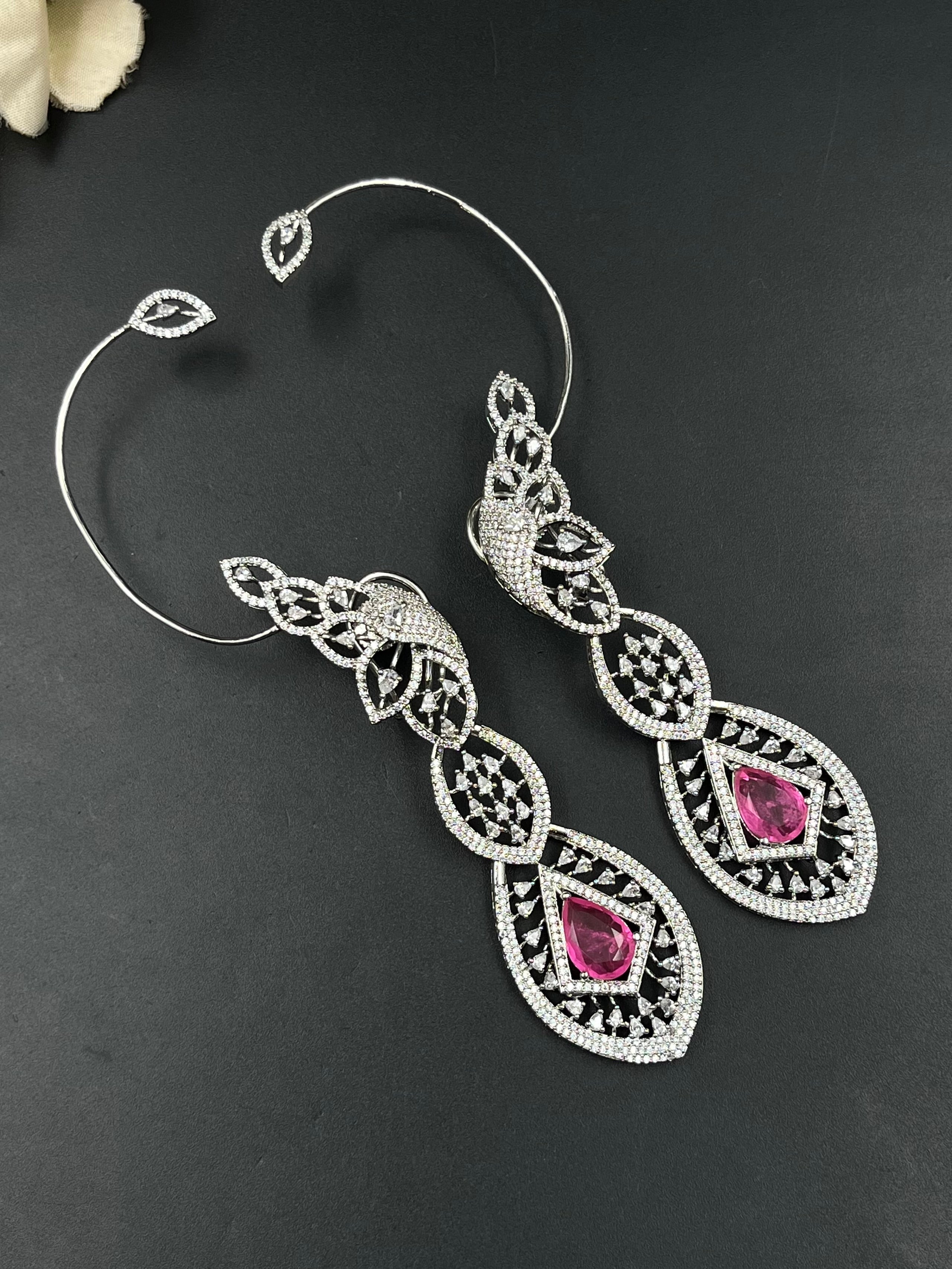 NIYA EARRING