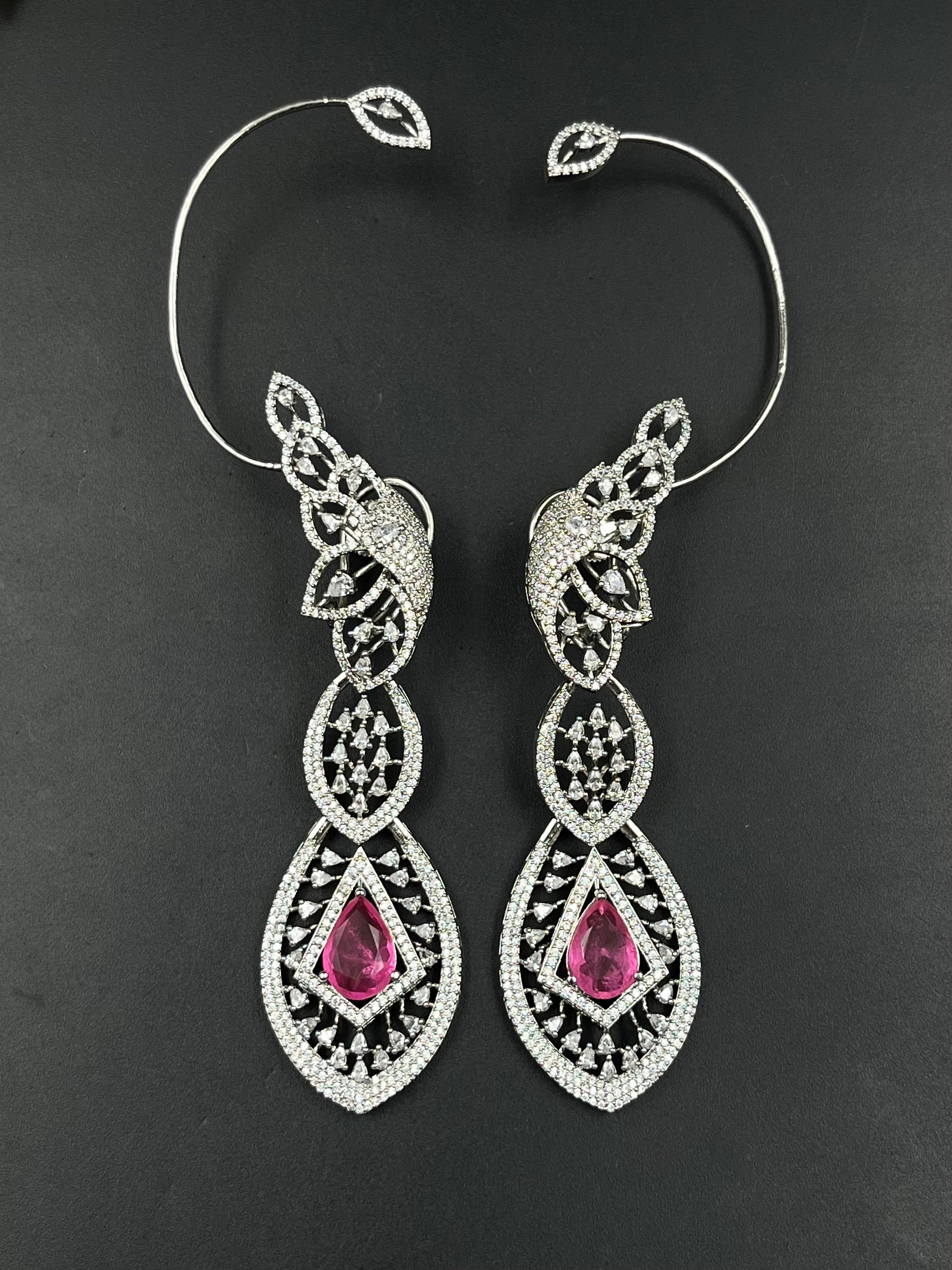 NIYA EARRING