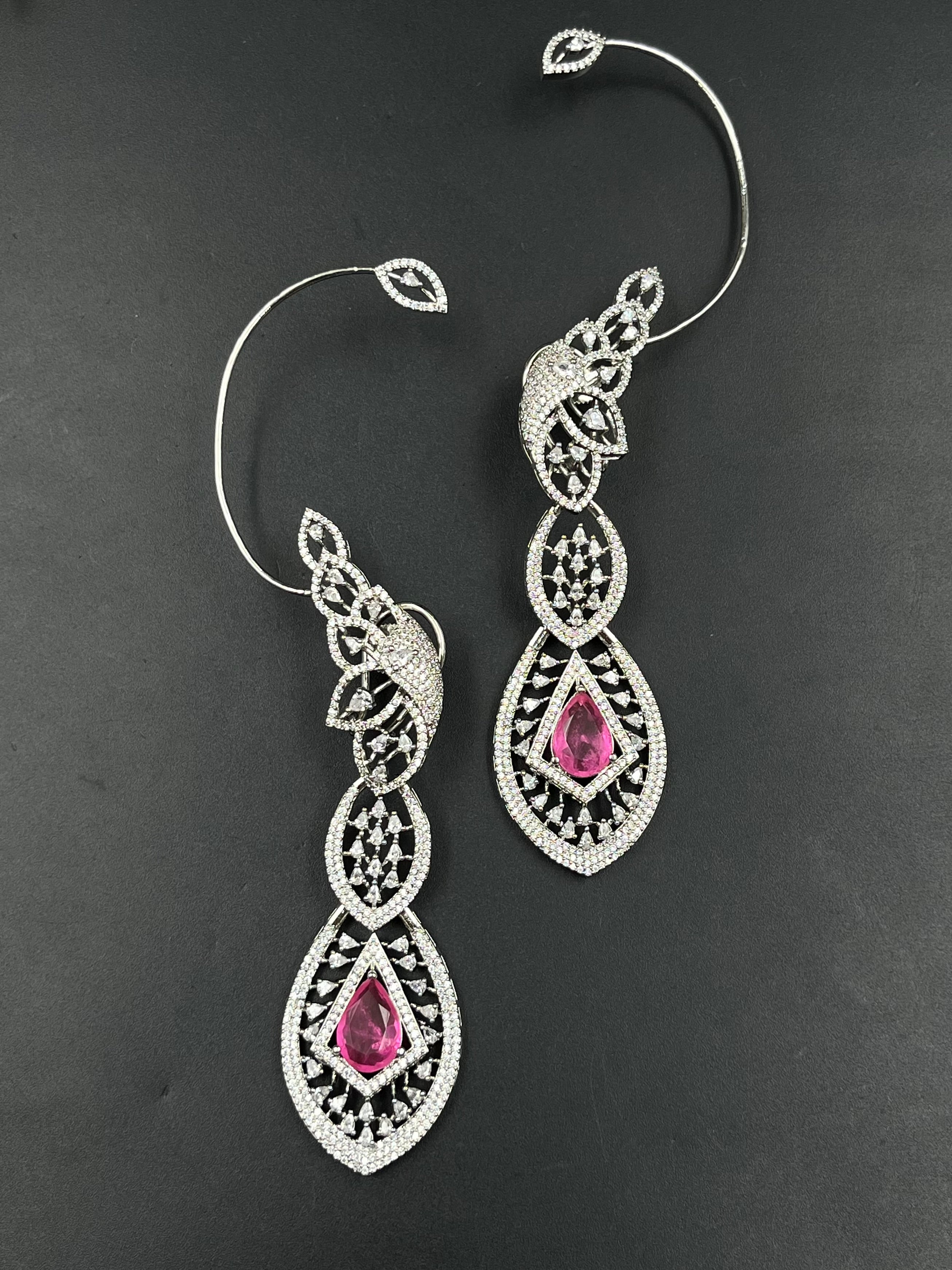 NIYA EARRING