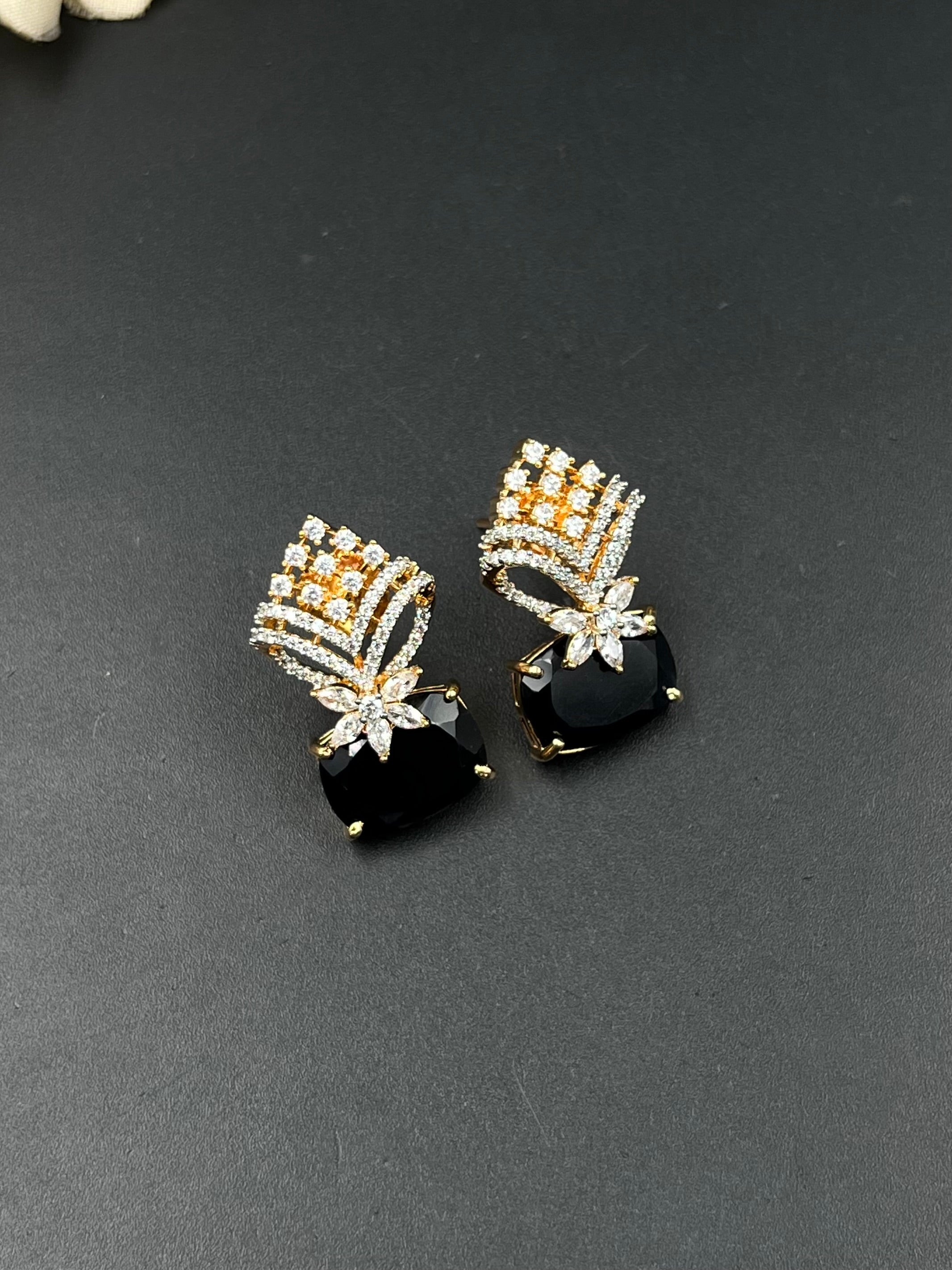 IYAS EARRING