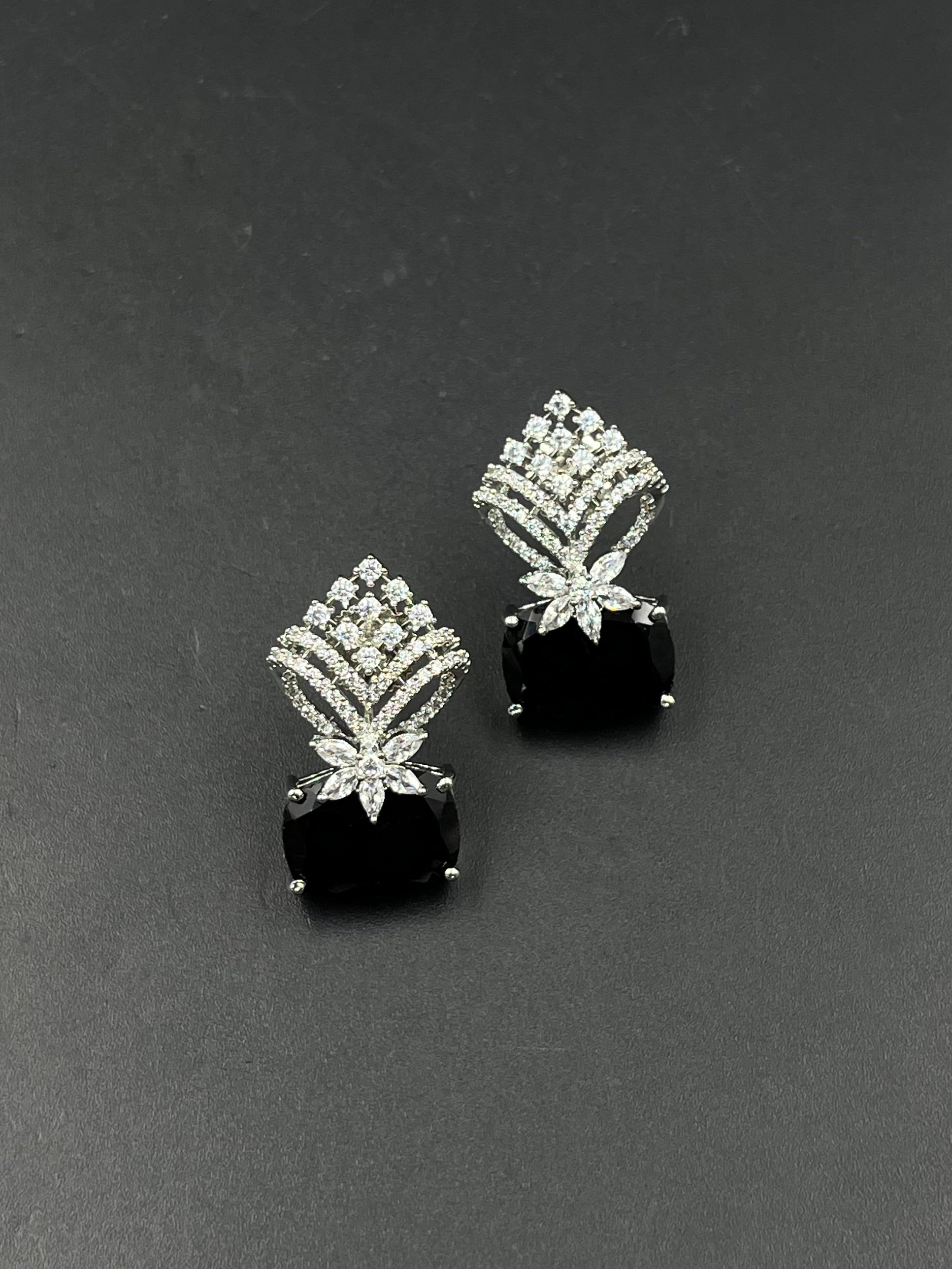 IYAS EARRING