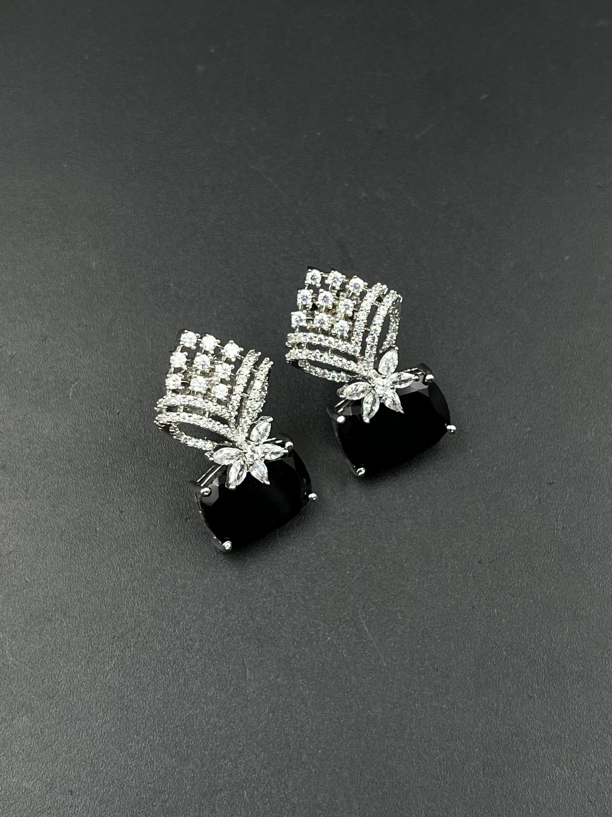 IYAS EARRING