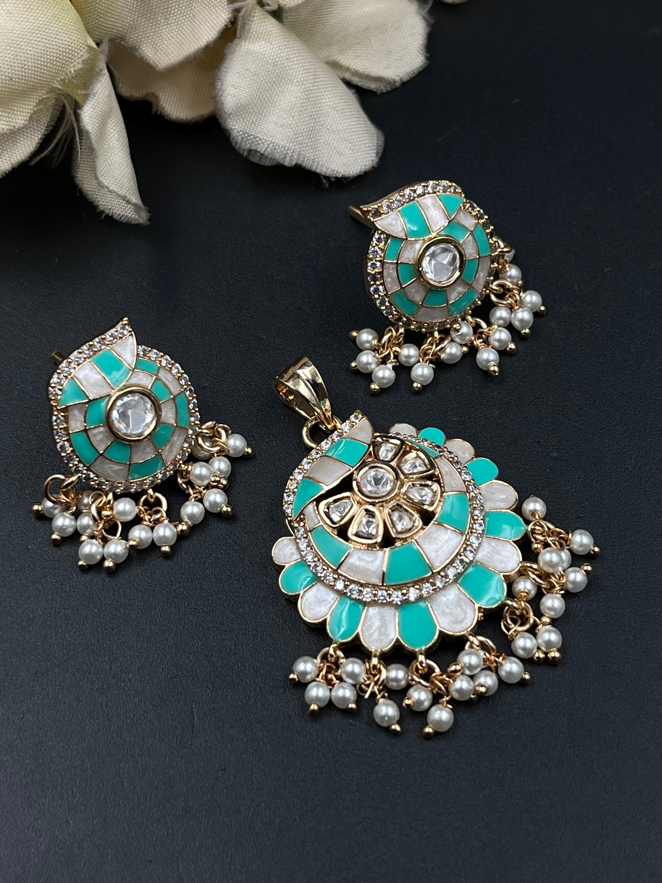 DIYAS PENDANT