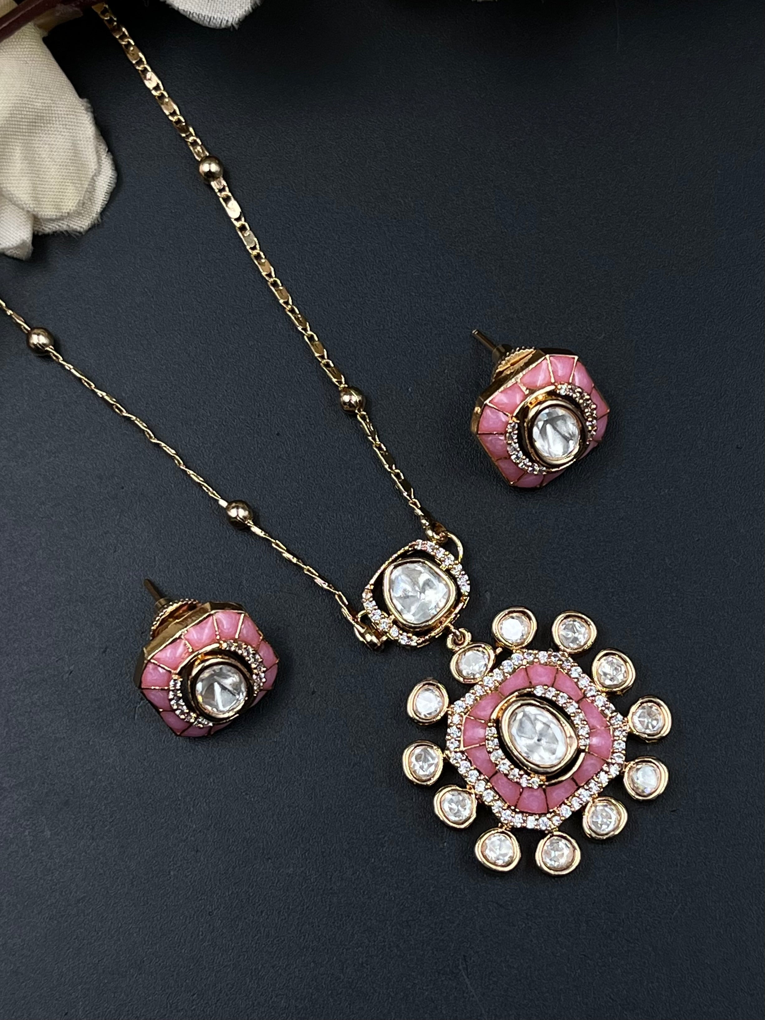 AIYAS PENDANT