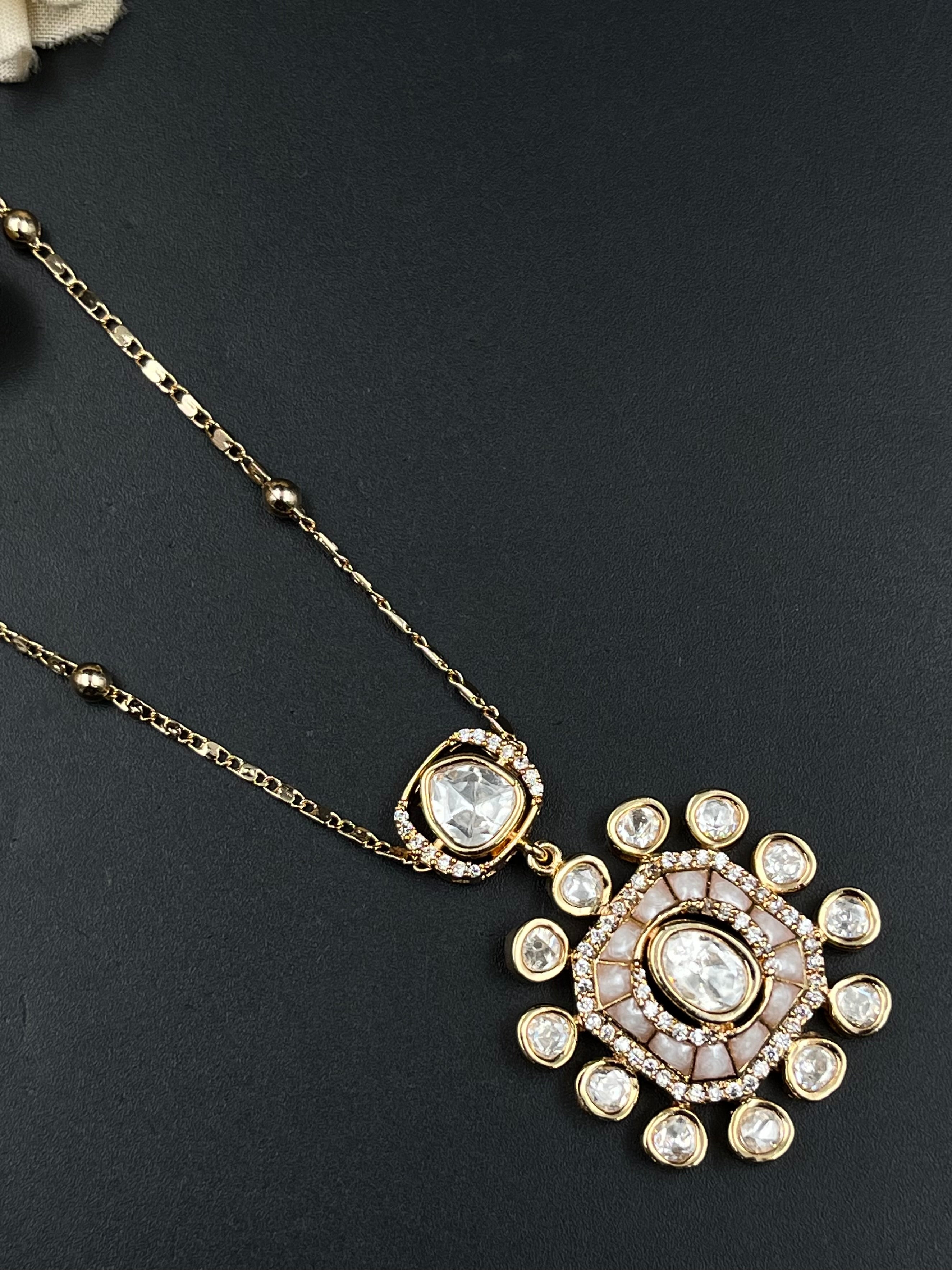 AIYAS PENDANT