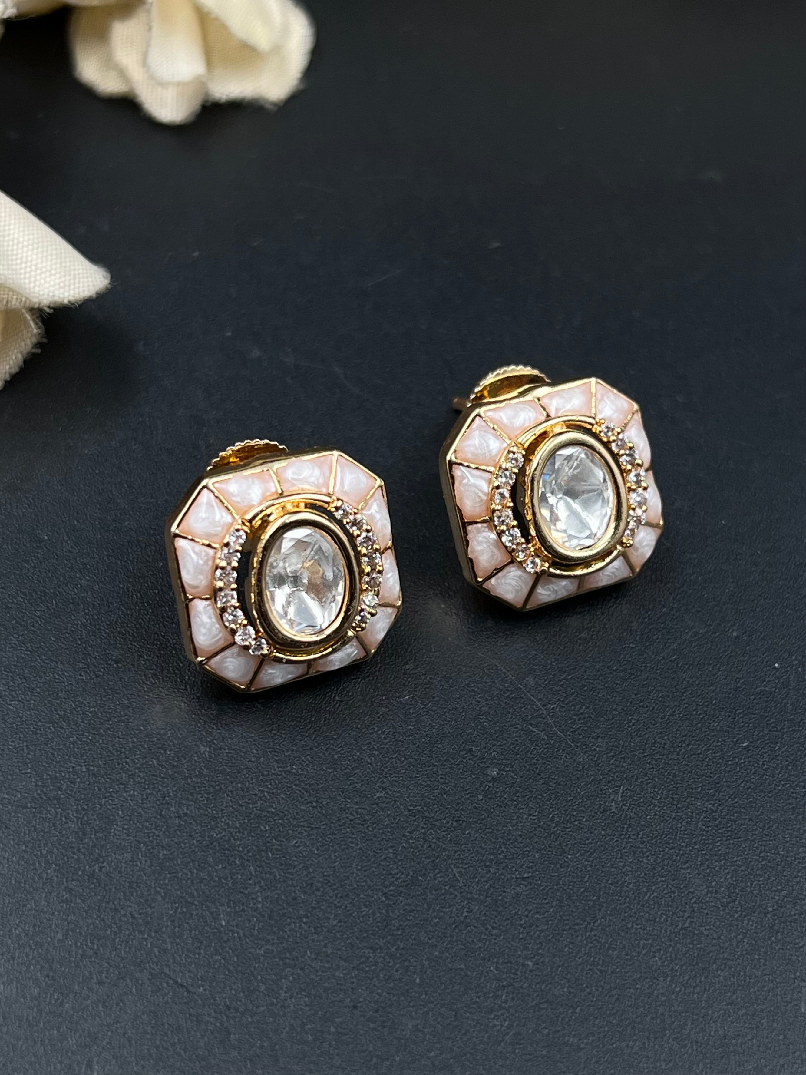 AIYAS PENDANT