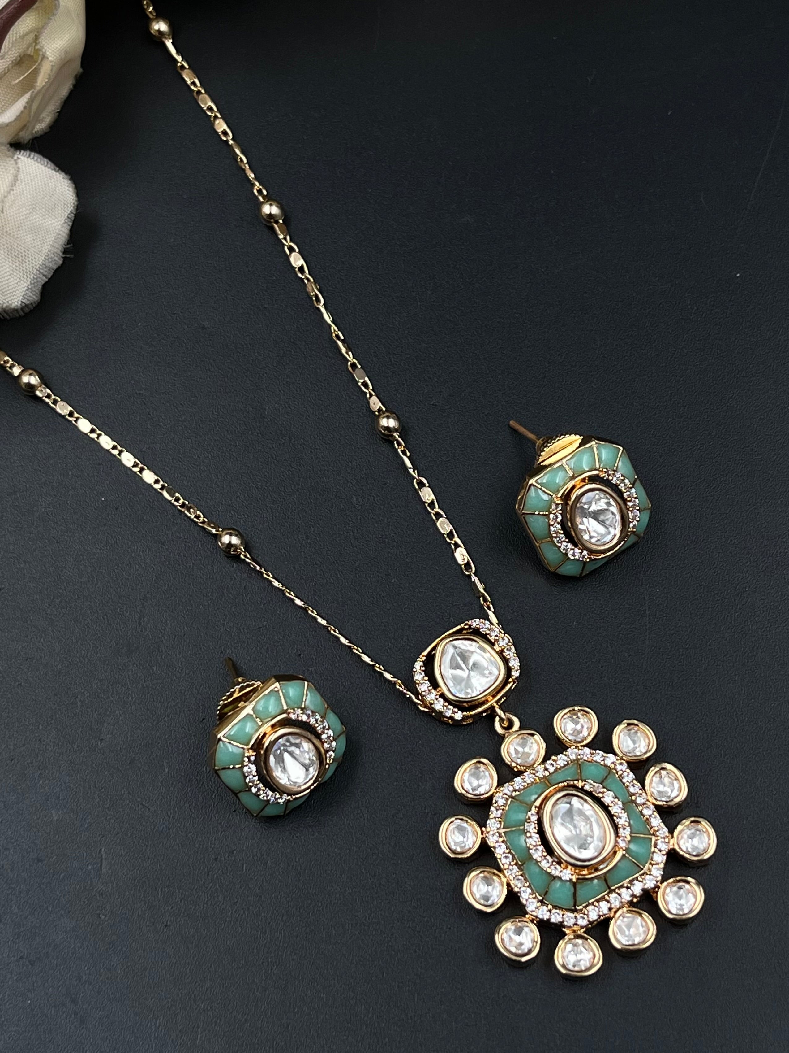 AIYAS PENDANT