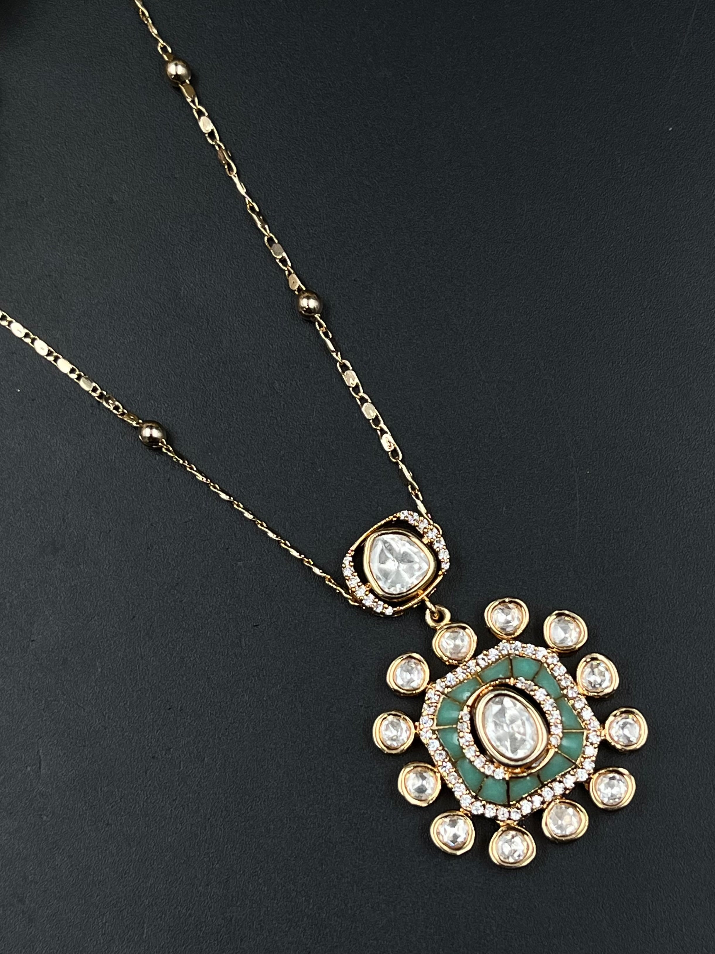 AIYAS PENDANT