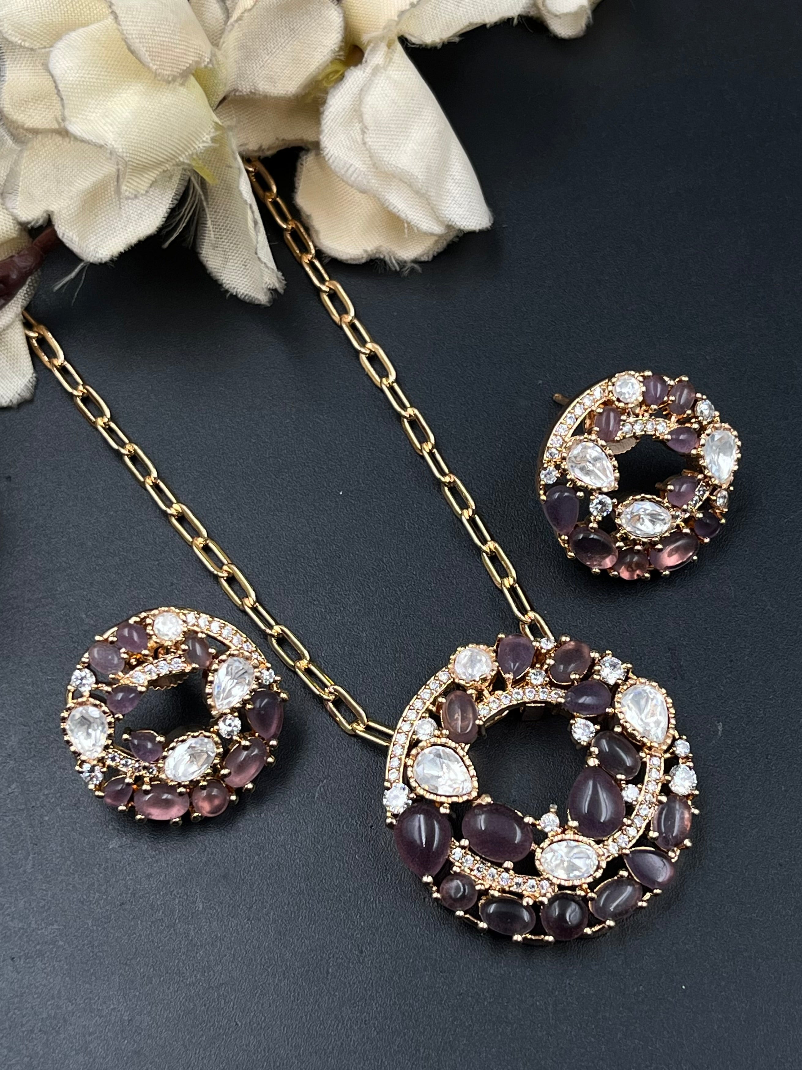 MIYAS PENDANT