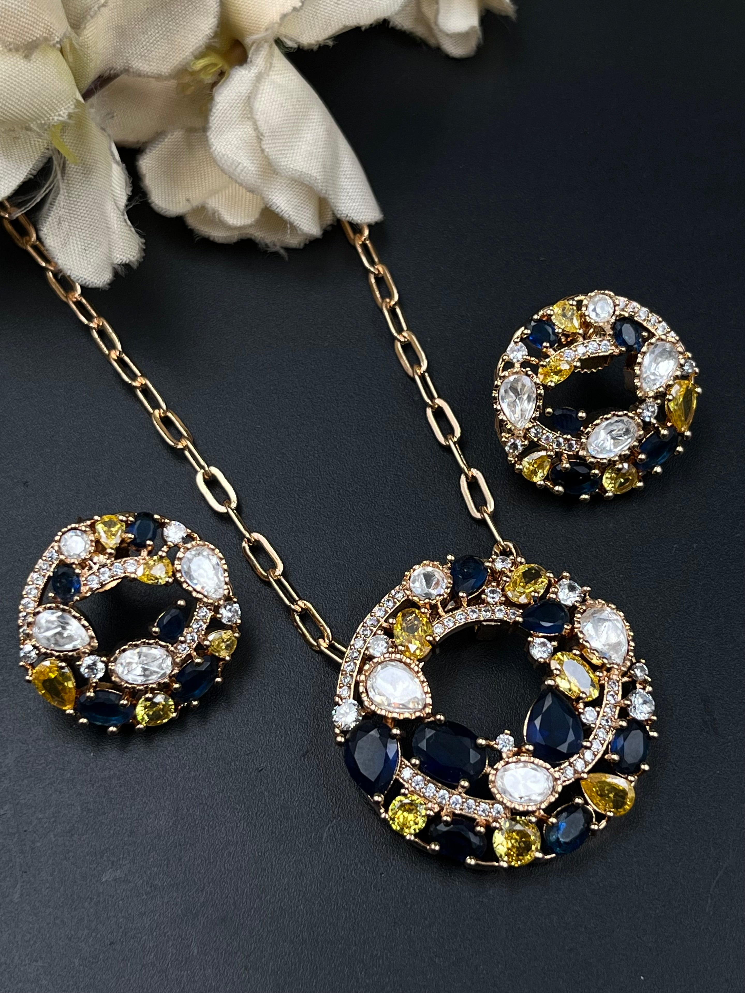 MIYAS PENDANT