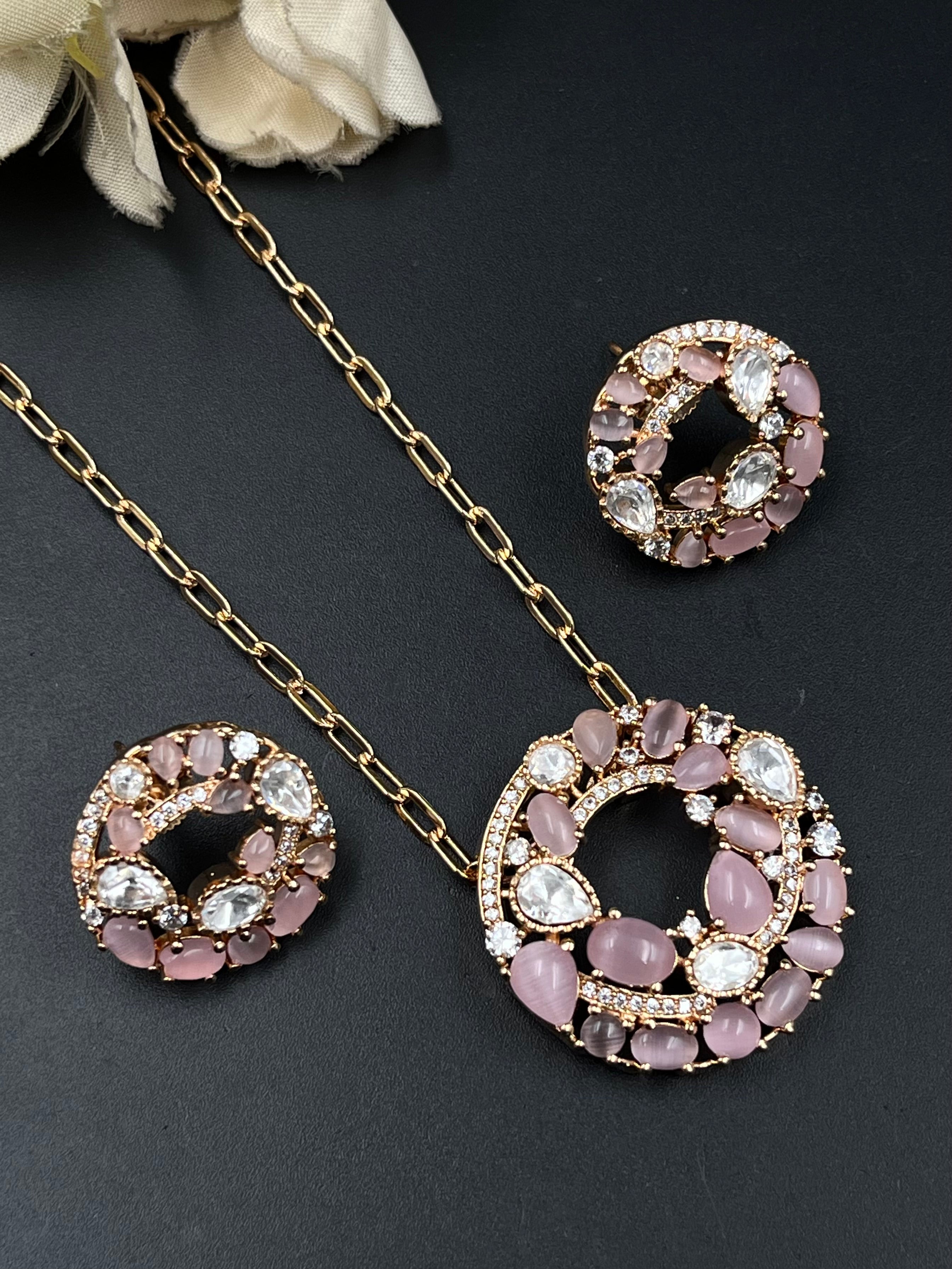 MIYAS PENDANT