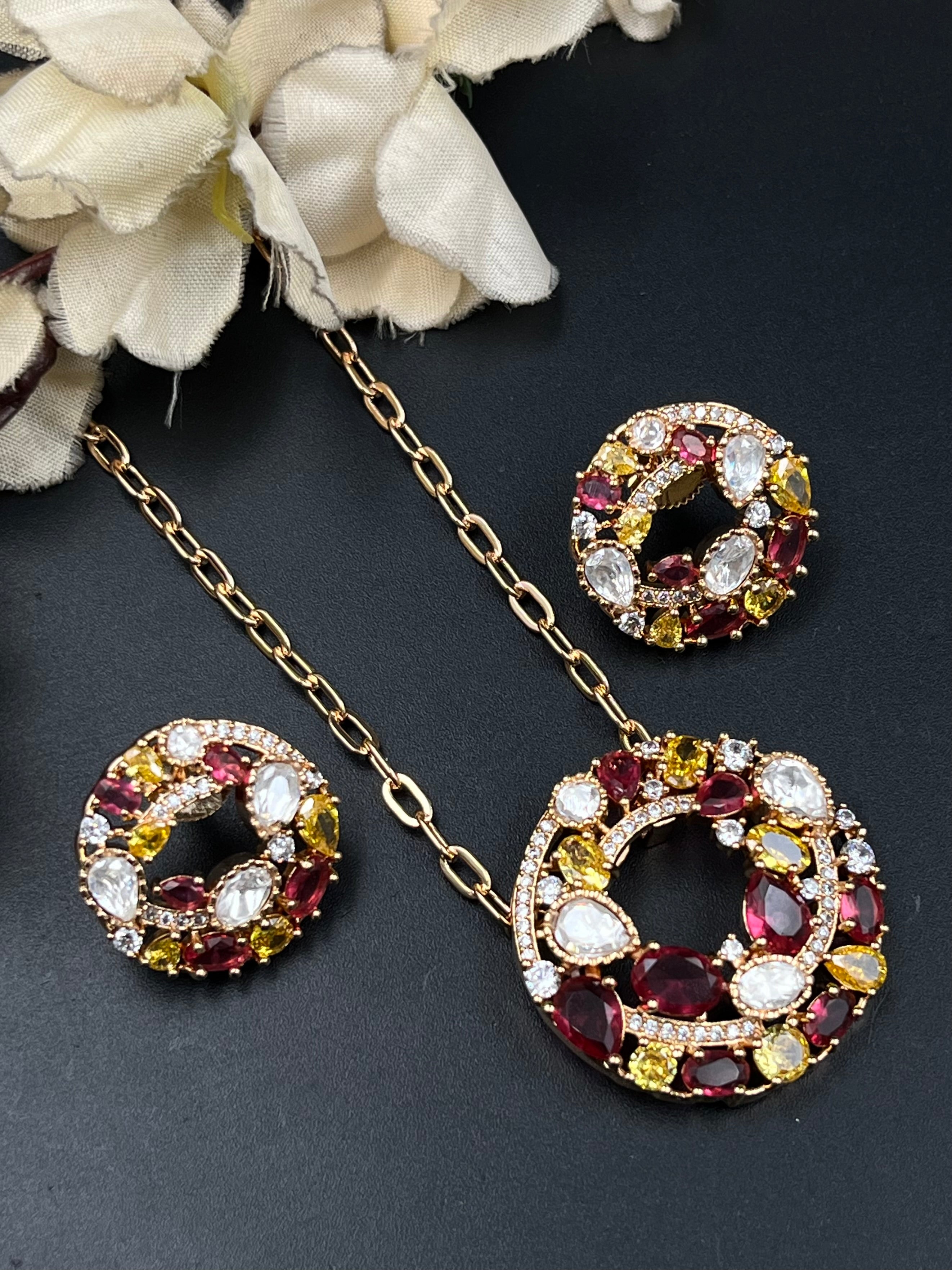MIYAS PENDANT