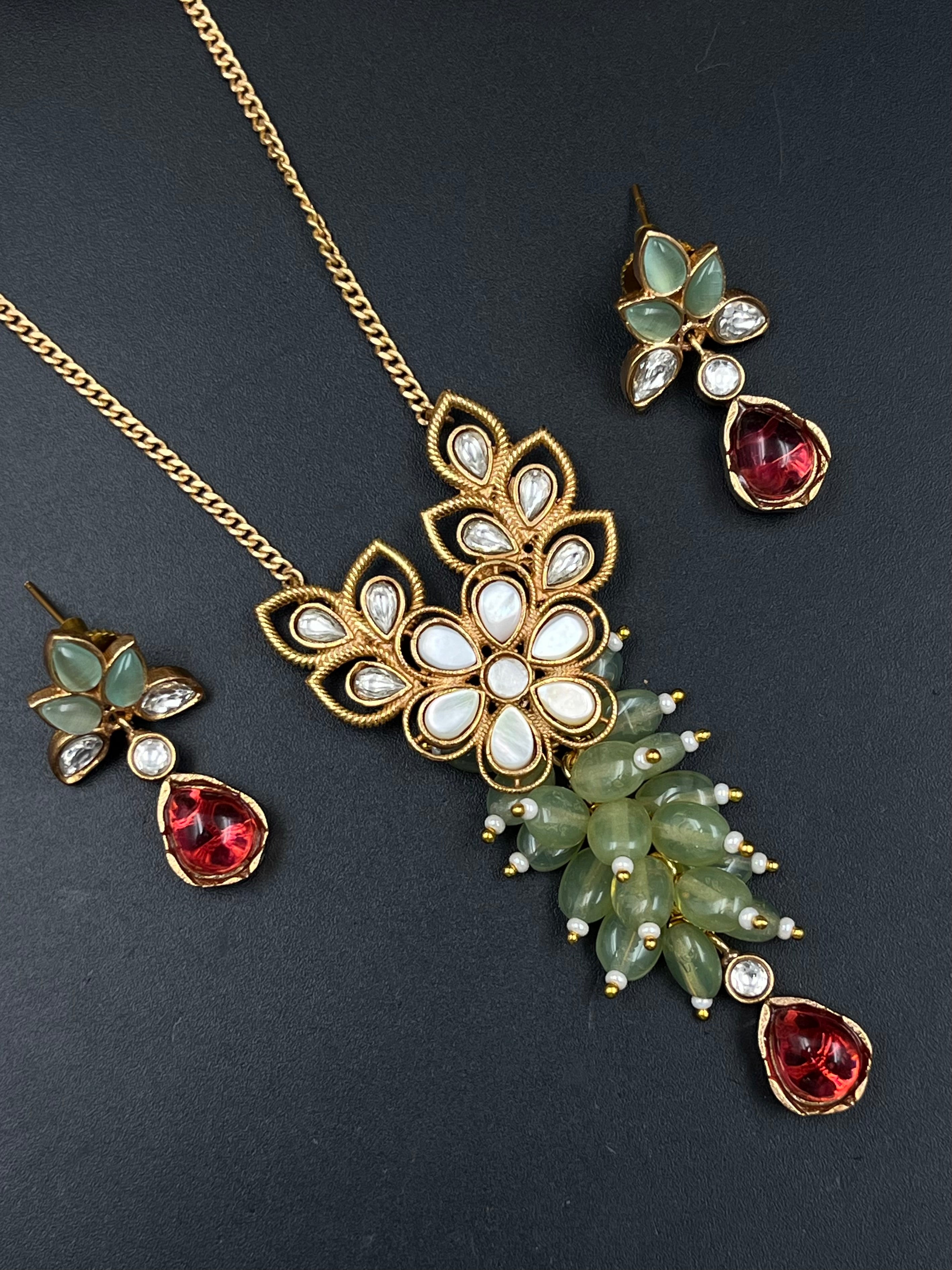 HIYA PENDANT
