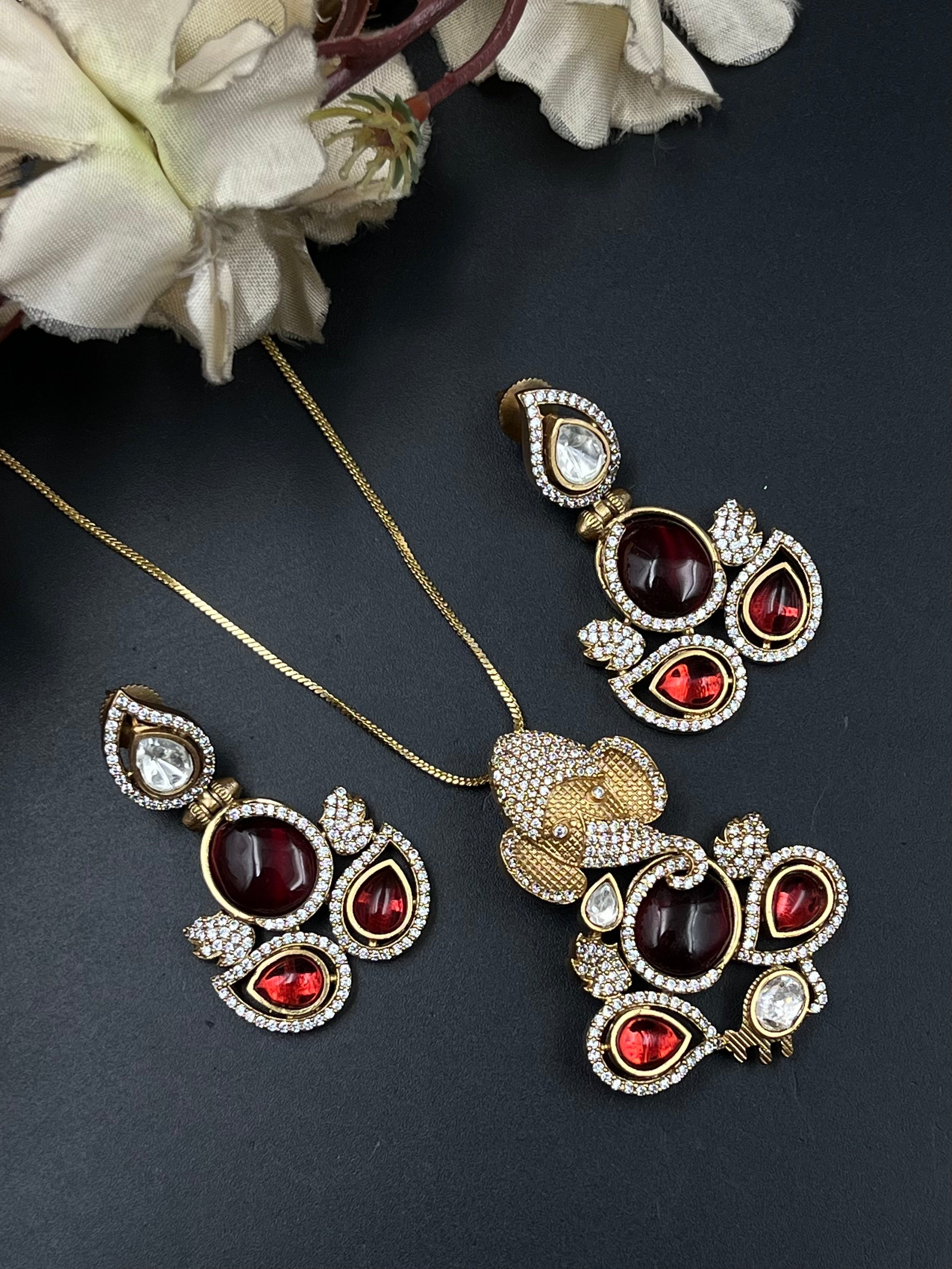 NIYA PENDANT