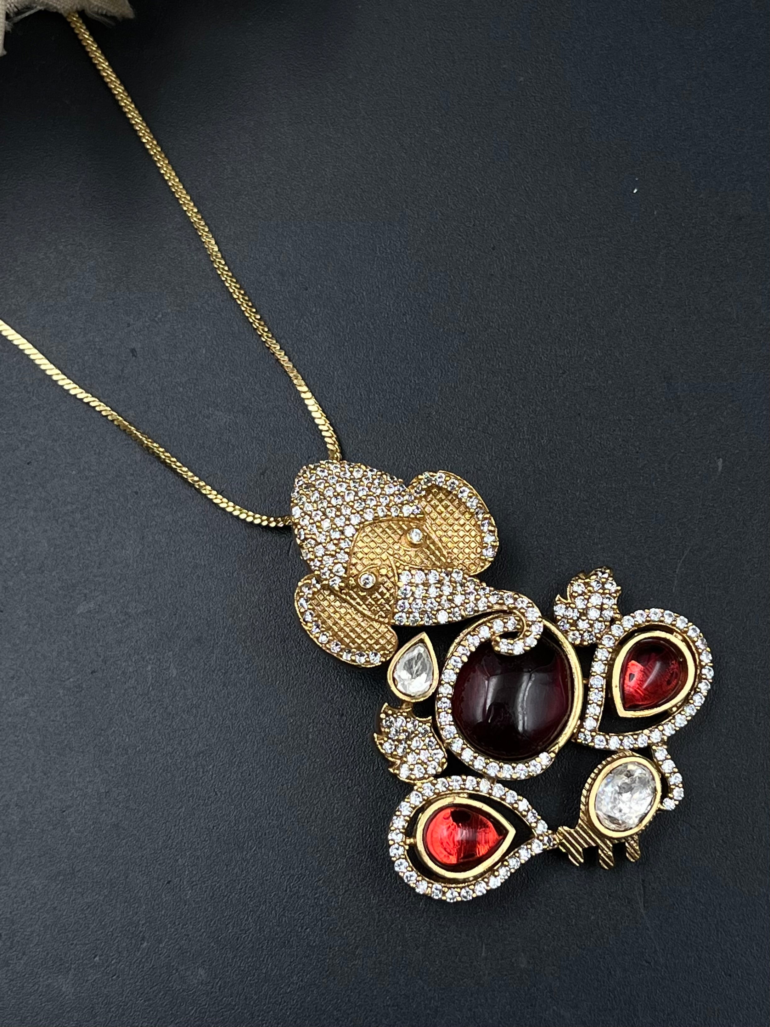 NIYA PENDANT