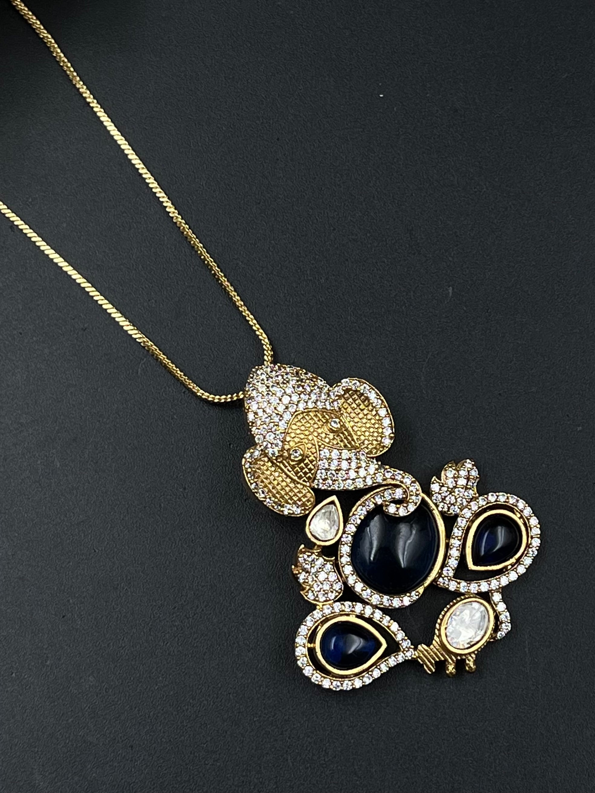 NIYA PENDANT