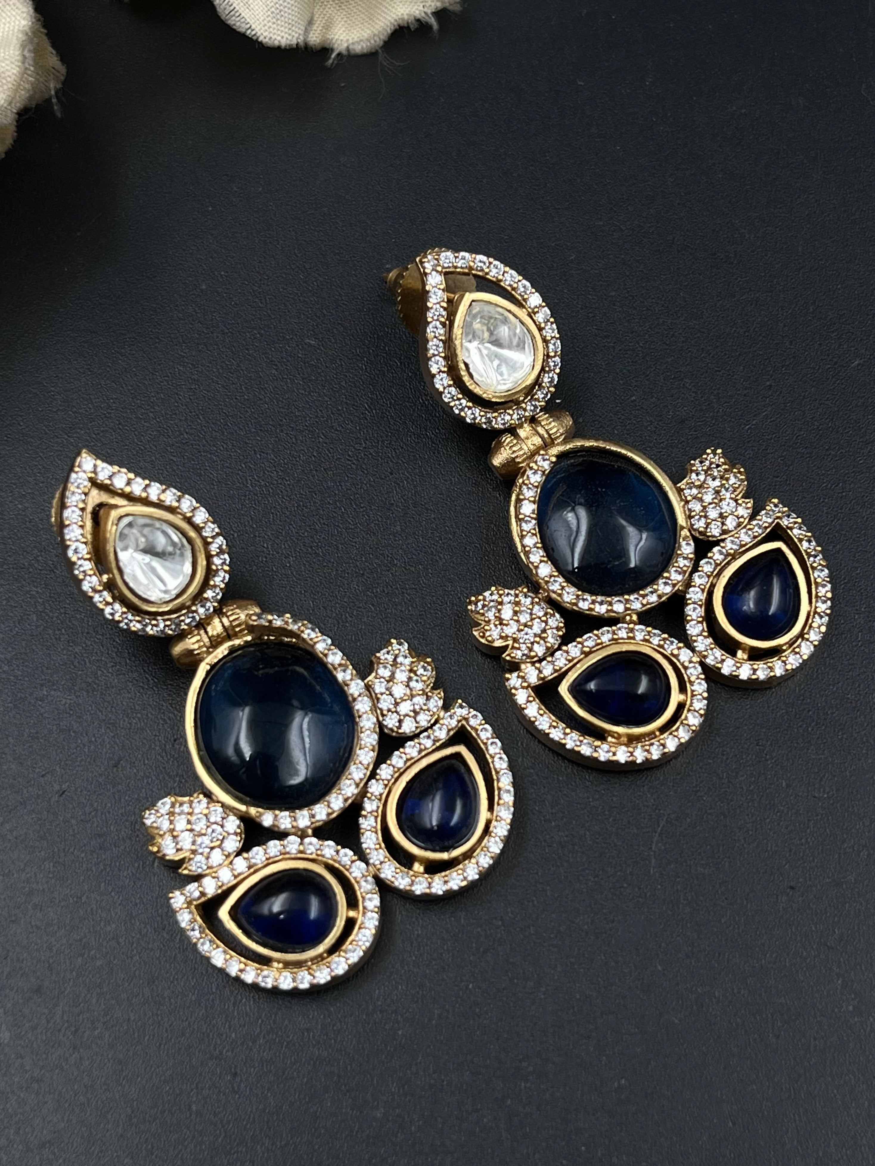 NIYA PENDANT
