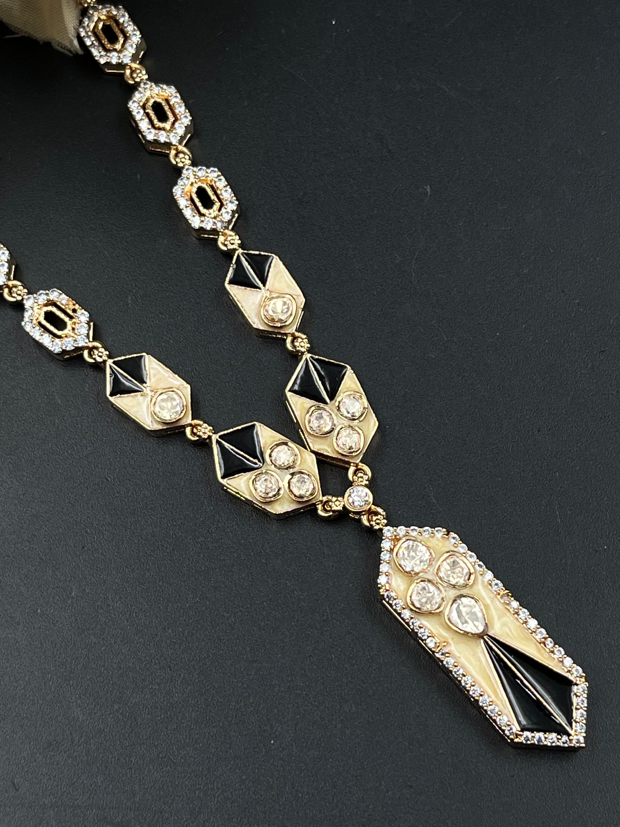 BIYA PENDANT