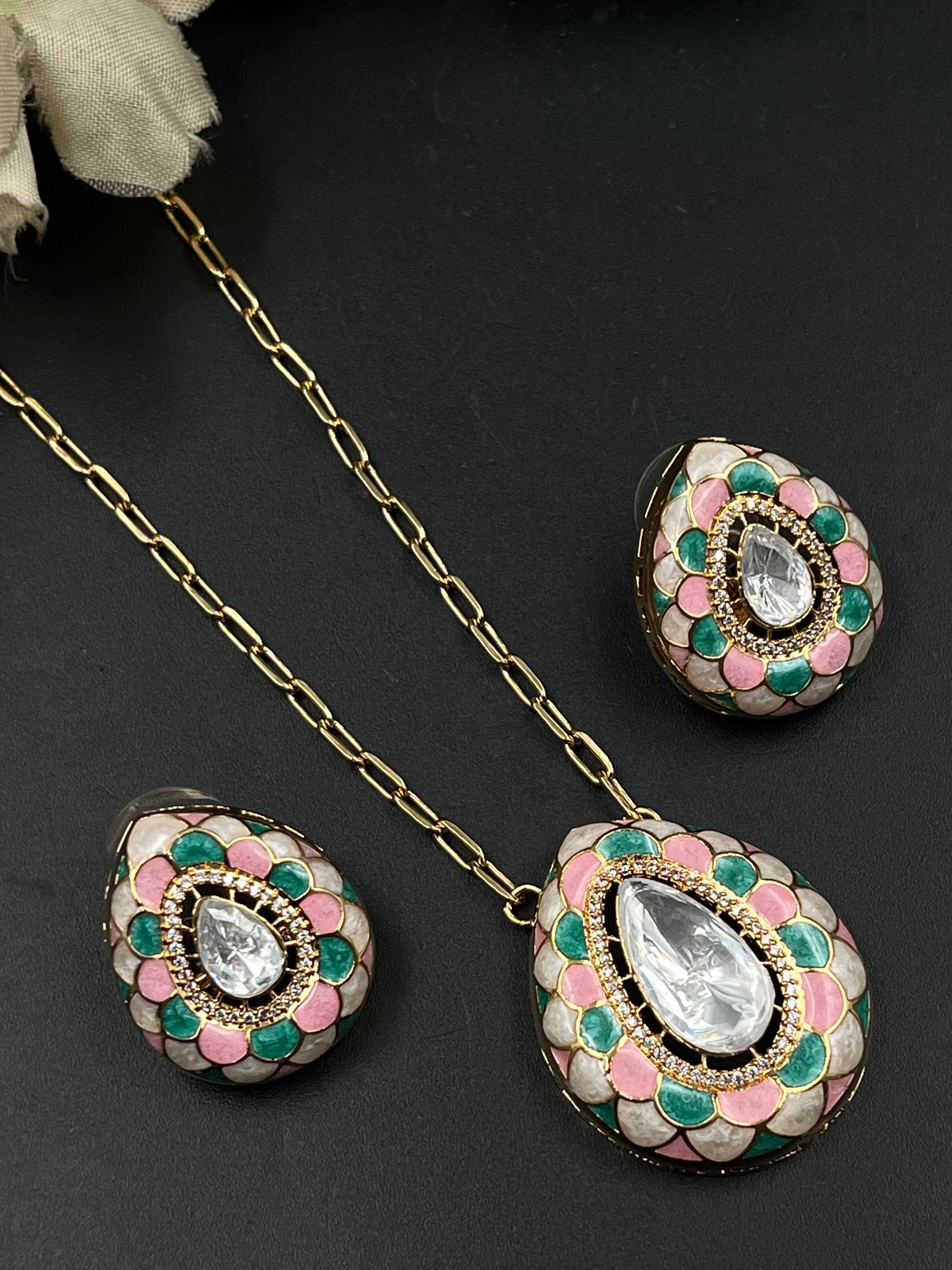 CHIYA PENDANT