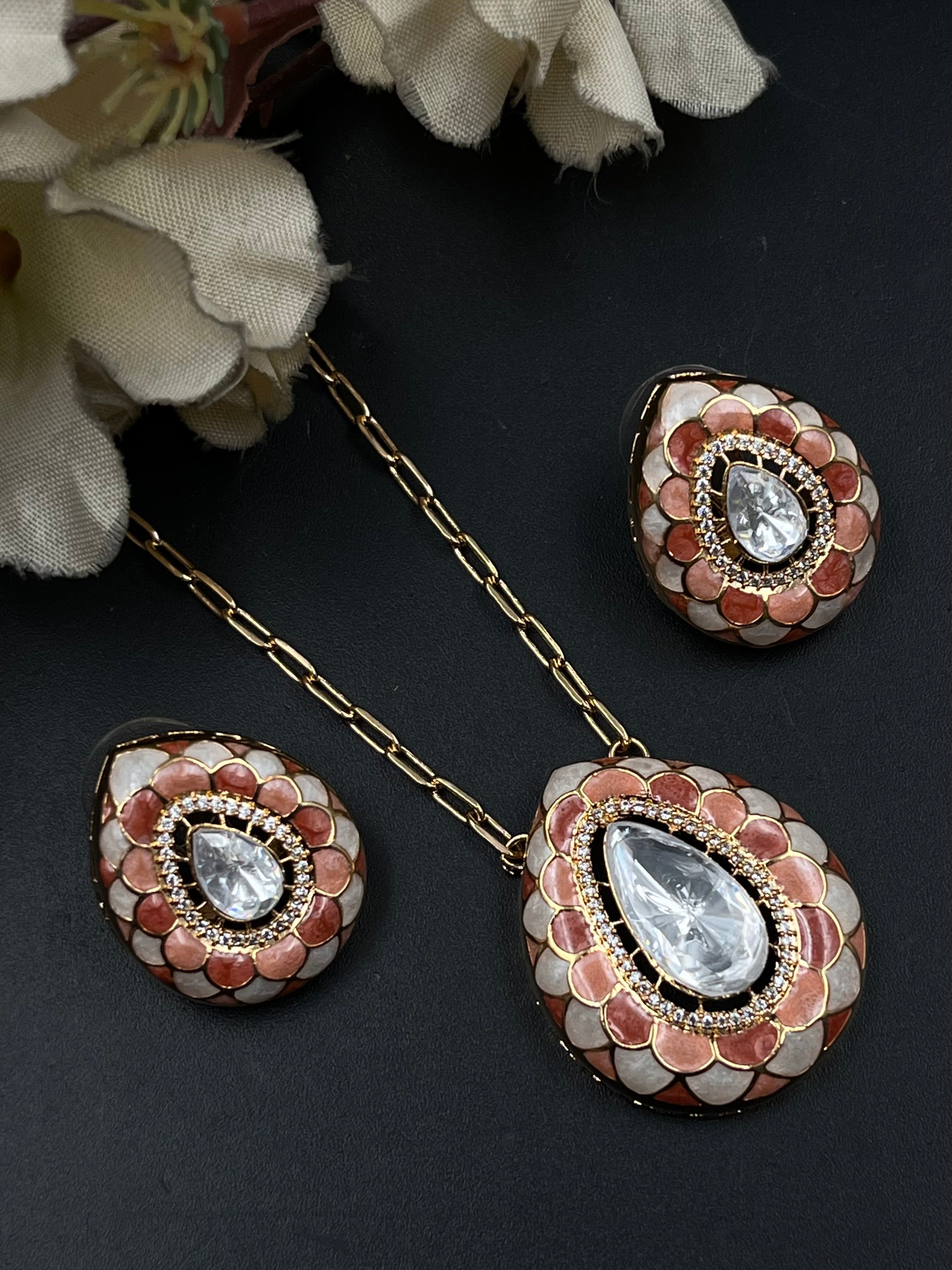 CHIYA PENDANT