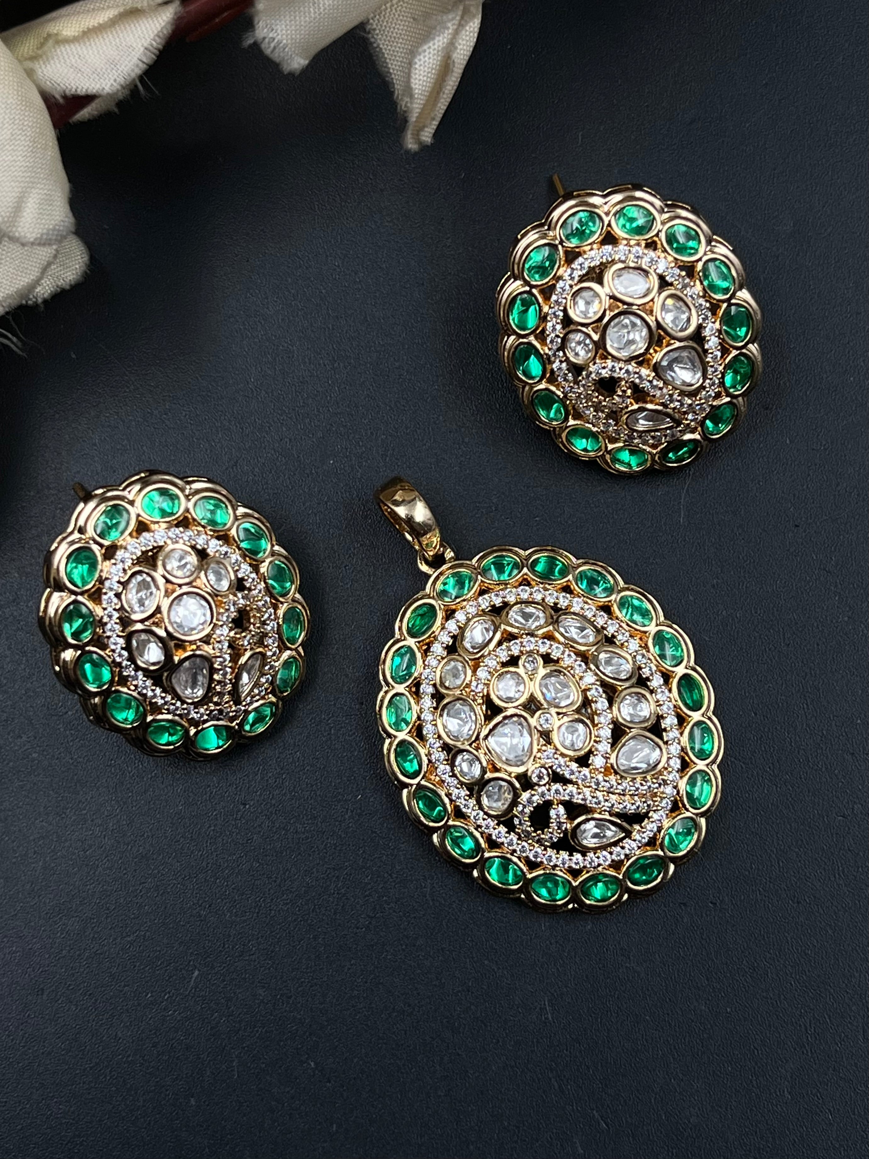 HIYAA PENDANT