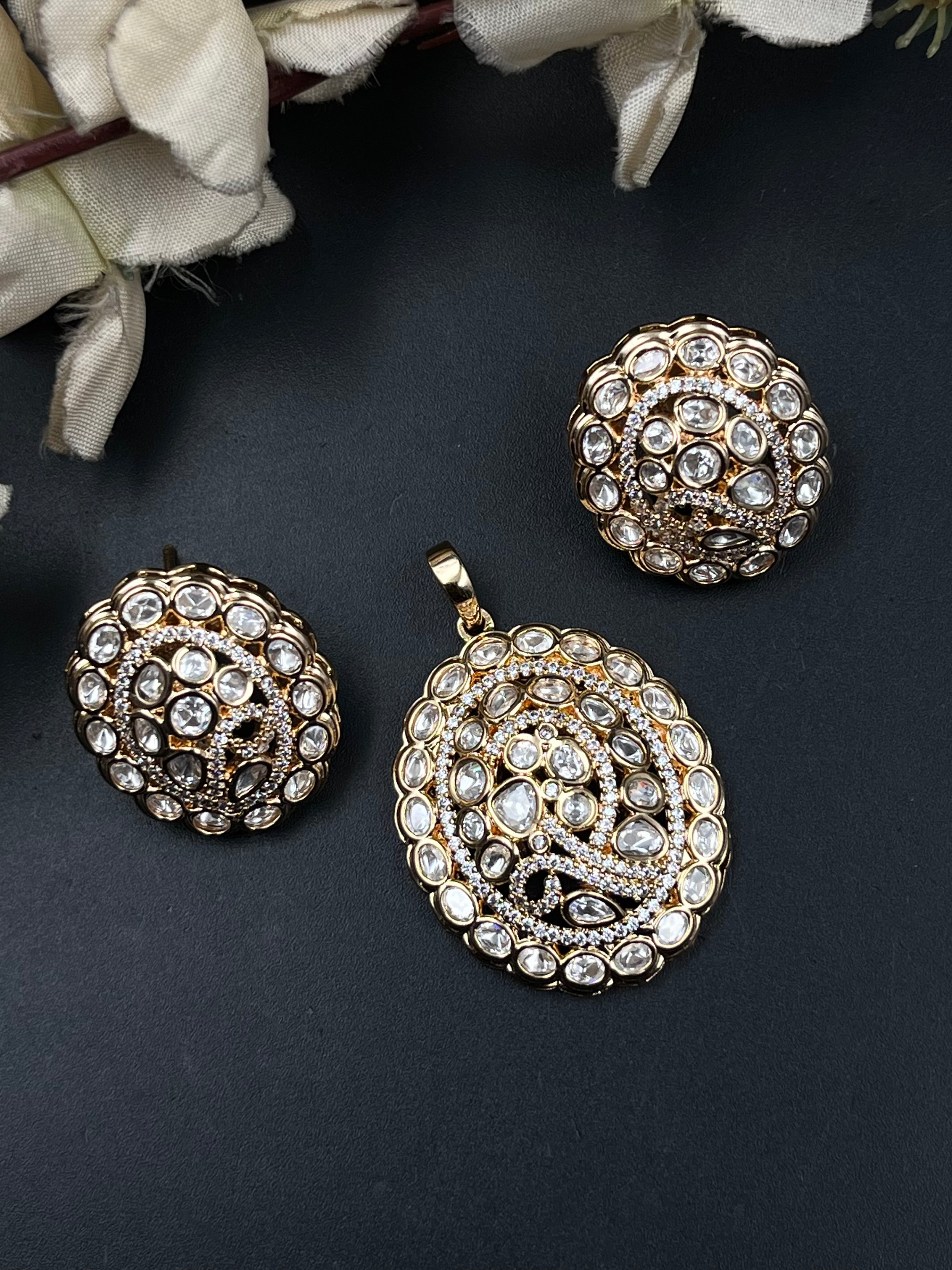 HIYAA PENDANT
