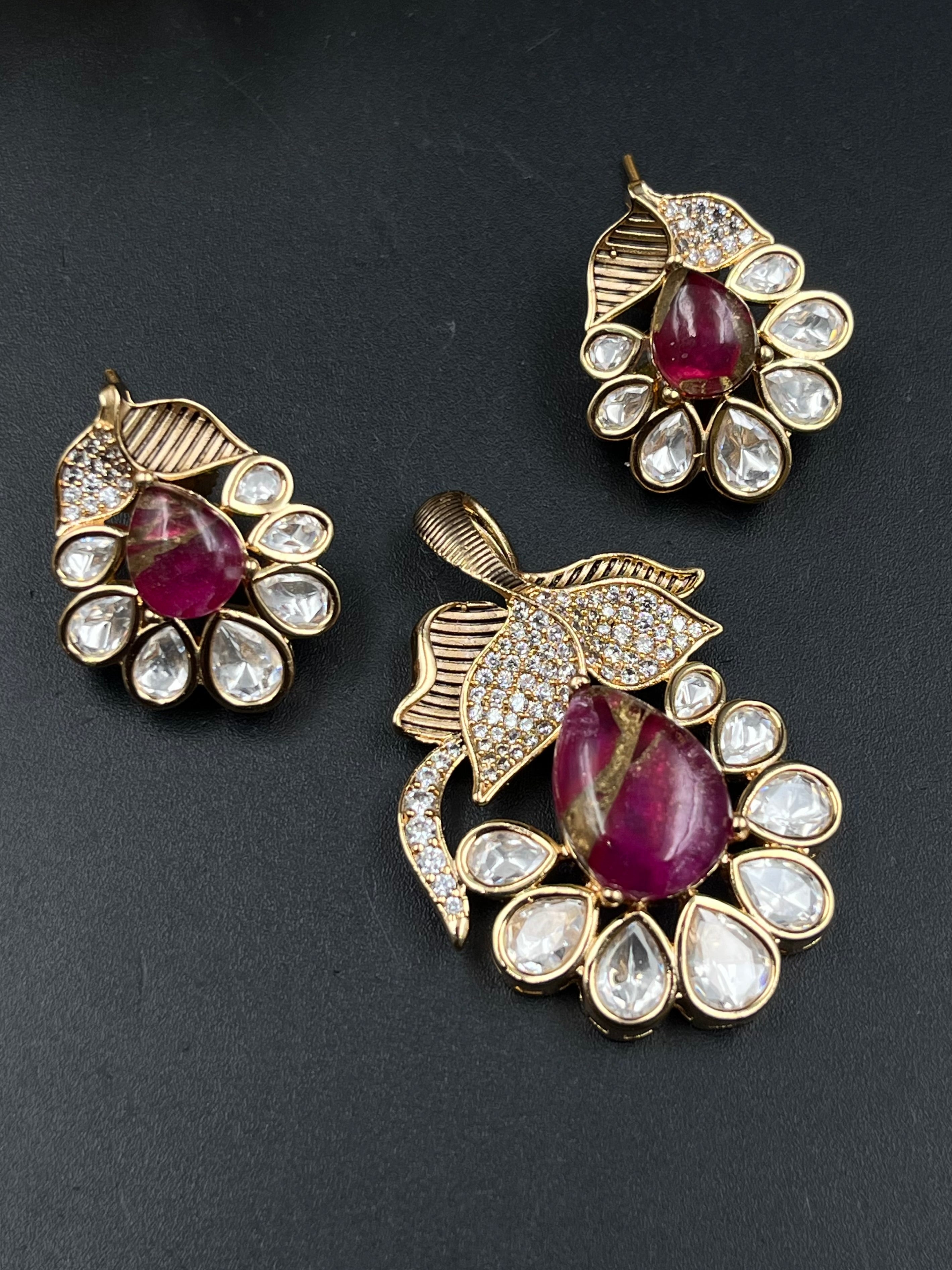 JIO PENDANT