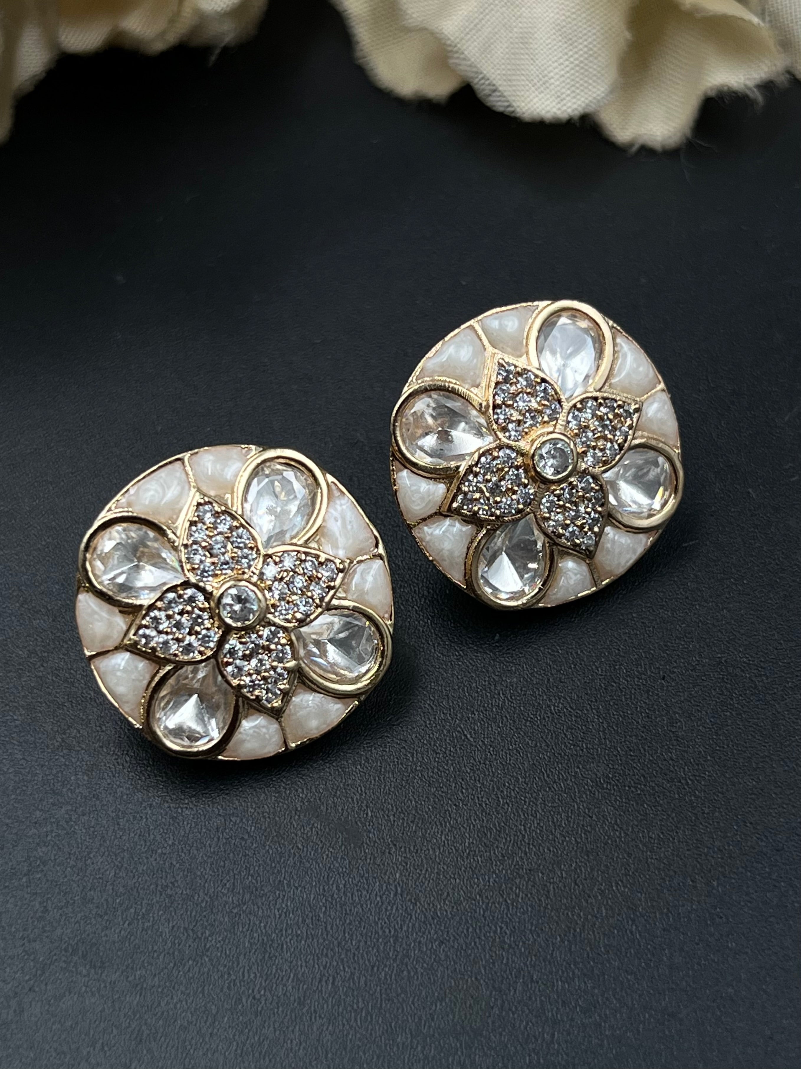 UNI EARRING