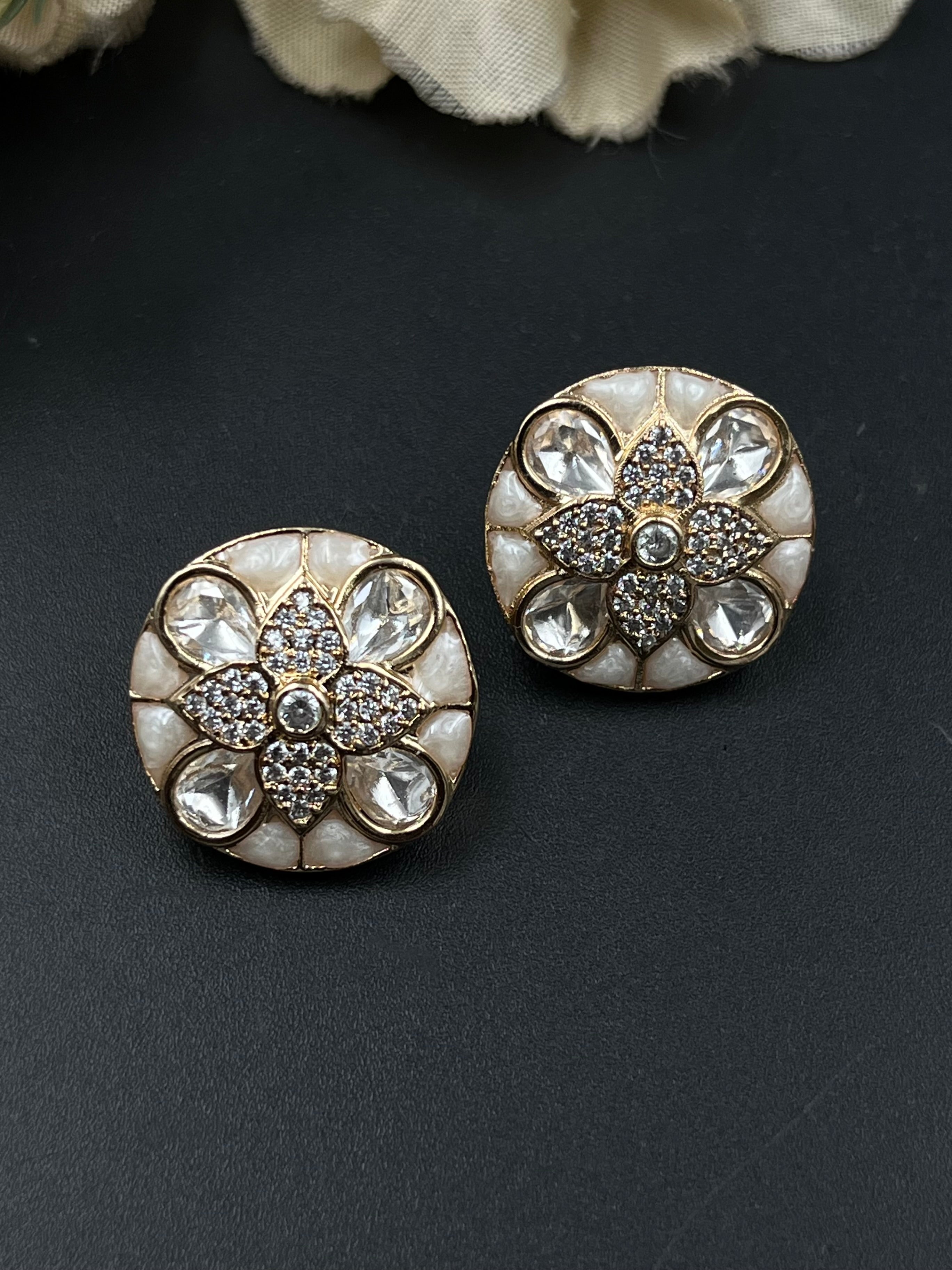 UNI EARRING