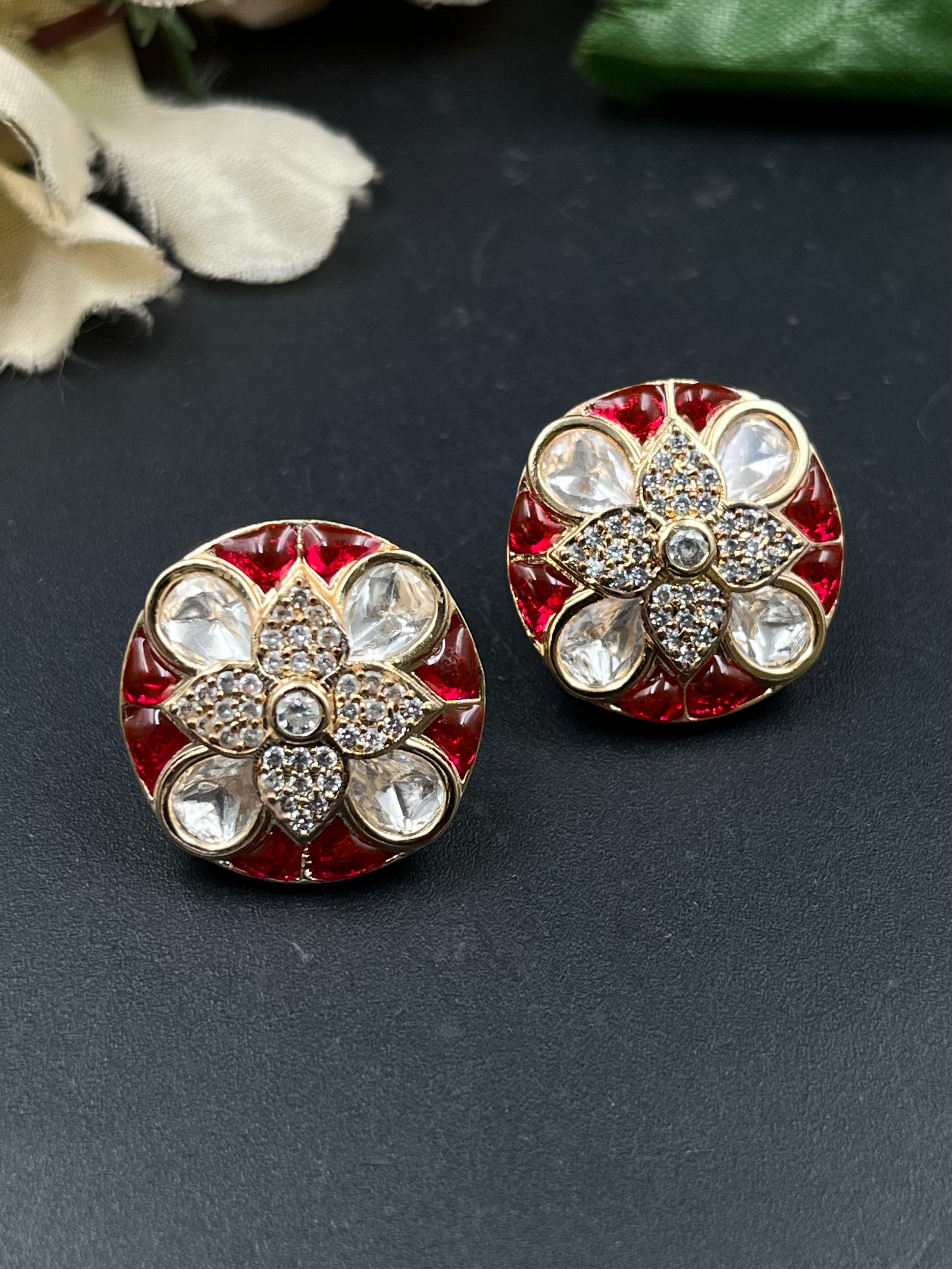 UNI EARRING