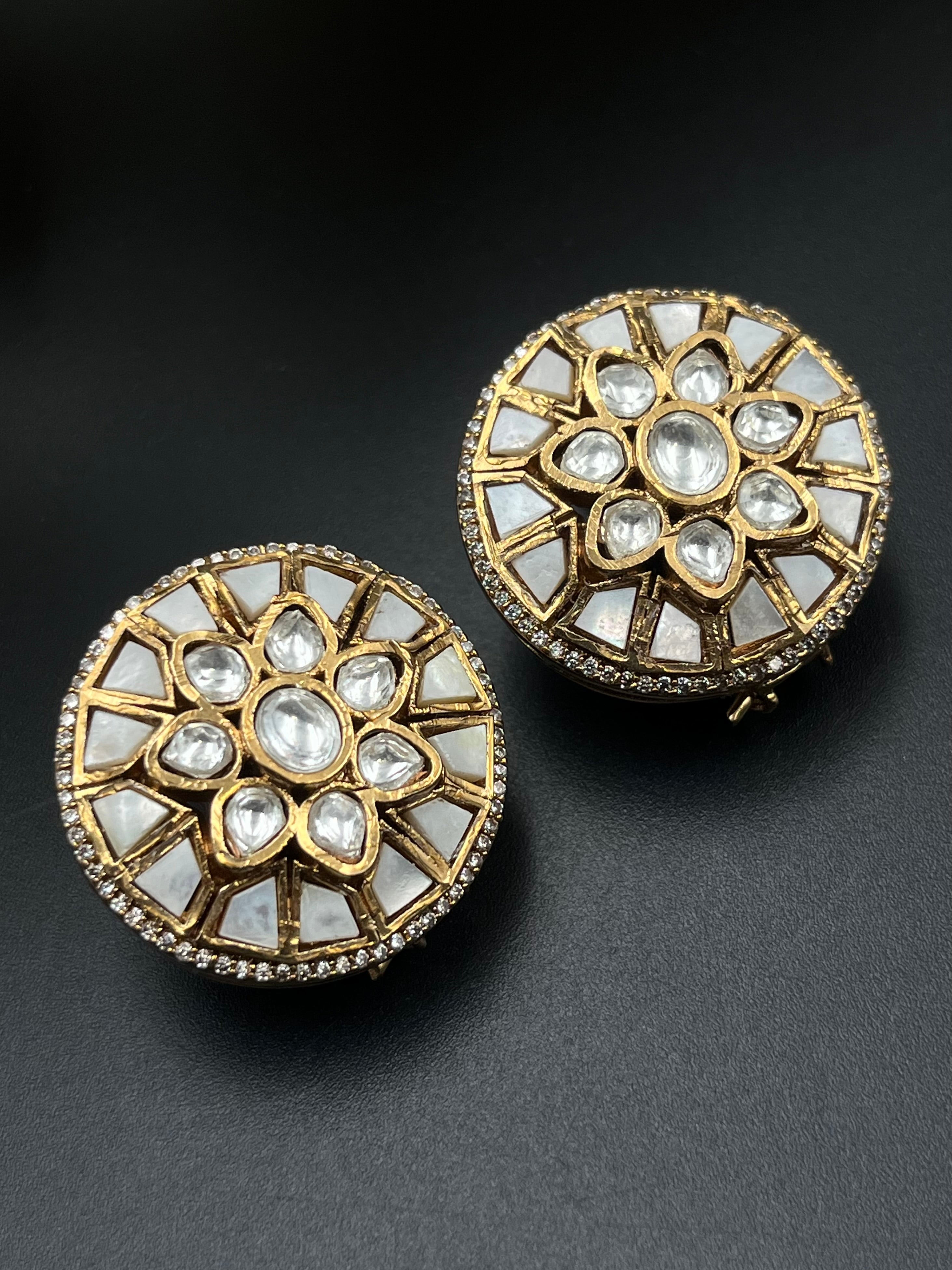 TIYA EARRING